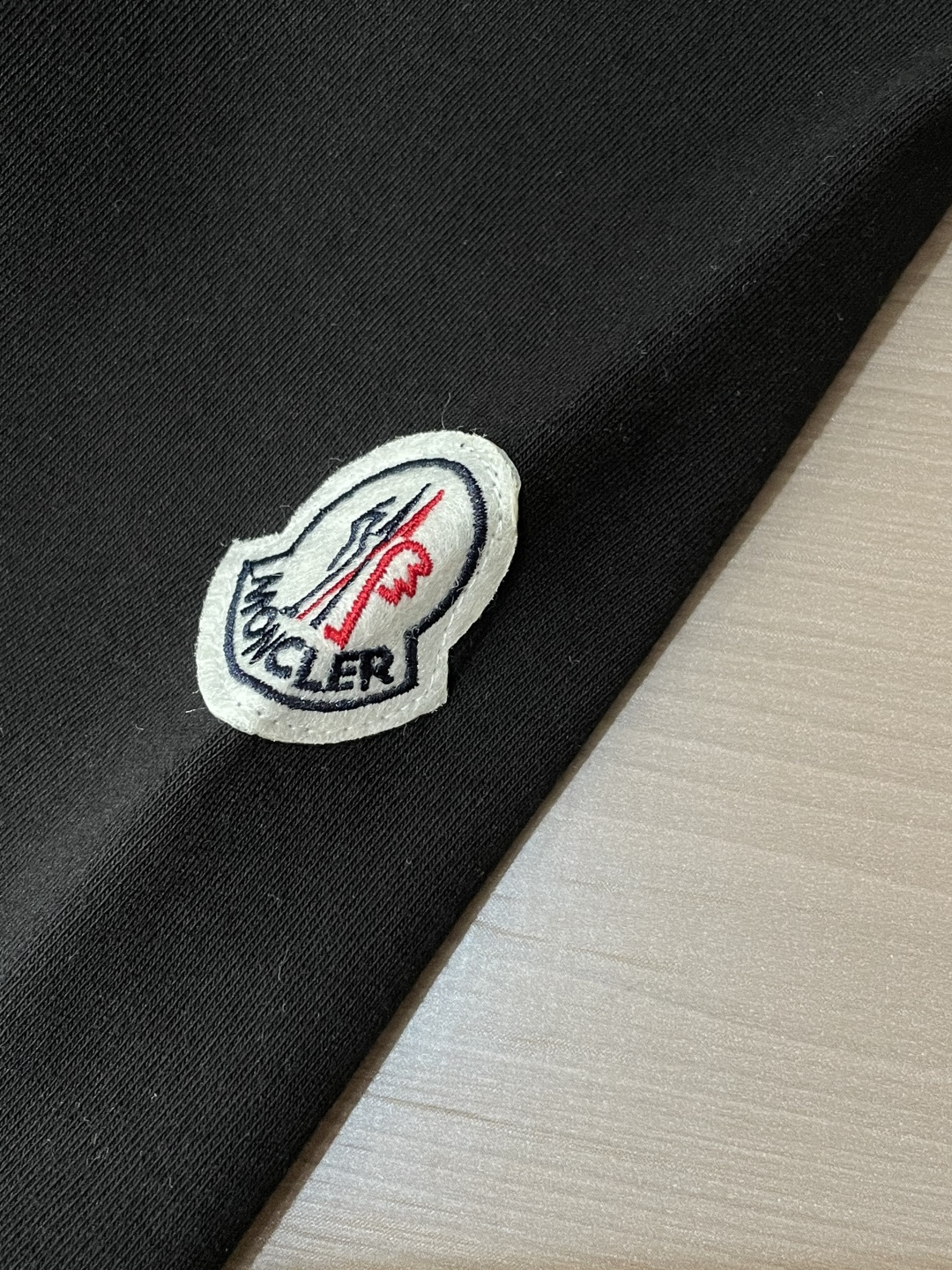 MK2025早秋新品厚款三色镂空印花短袖T恤；定制260克高密水柔棉面料，保暖性强并且增加抗静电工艺，胸