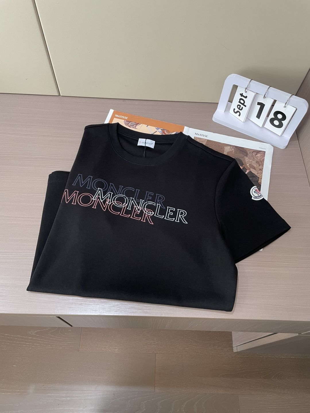 MK2025早秋新品厚款三色镂空印花短袖T恤；定制260克高密水柔棉面料，保暖性强并且增加抗静电工艺，胸