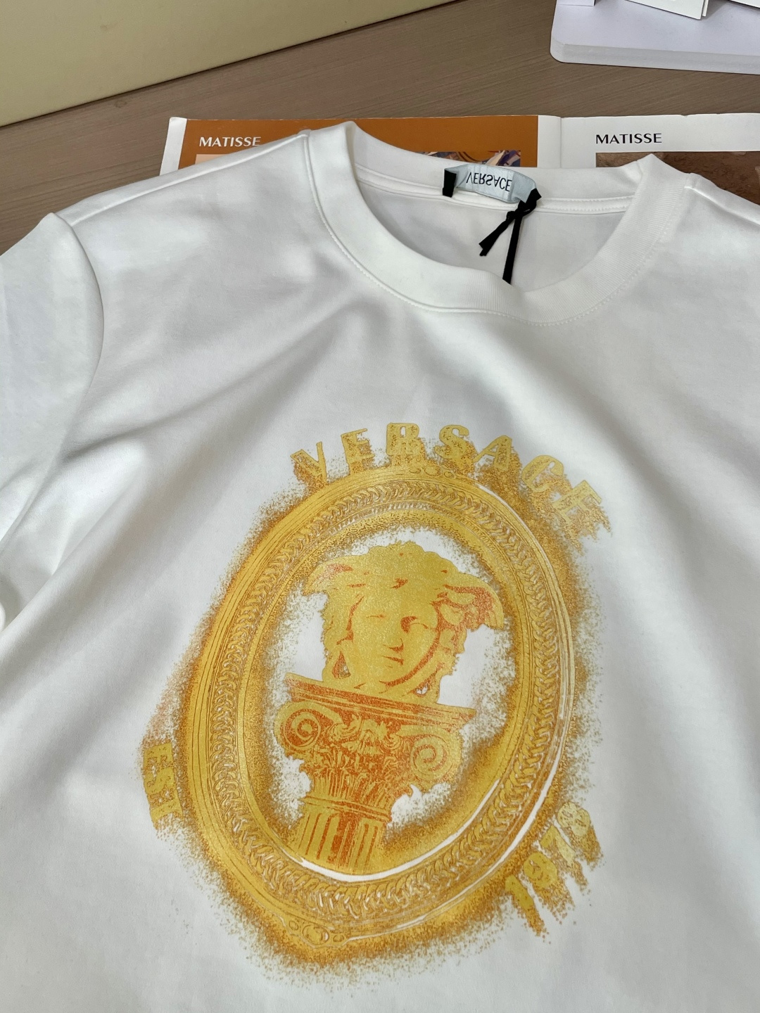 🆚2025早秋新品厚款喷墨式印花工艺厚款短袖T恤；“丁禹兮”同款喷墨式印花工艺，非常抽象派的一款金色印花