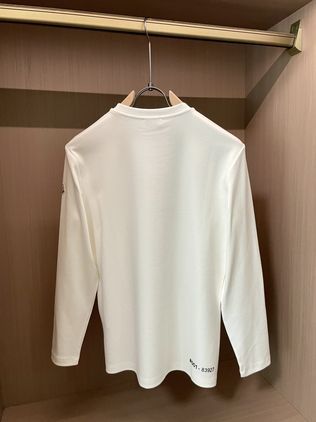 MK2025春夏新品厚款前后幅字母印花长袖T恤；定制260克高密水柔棉面料95%的棉质可以更大幅度的提高