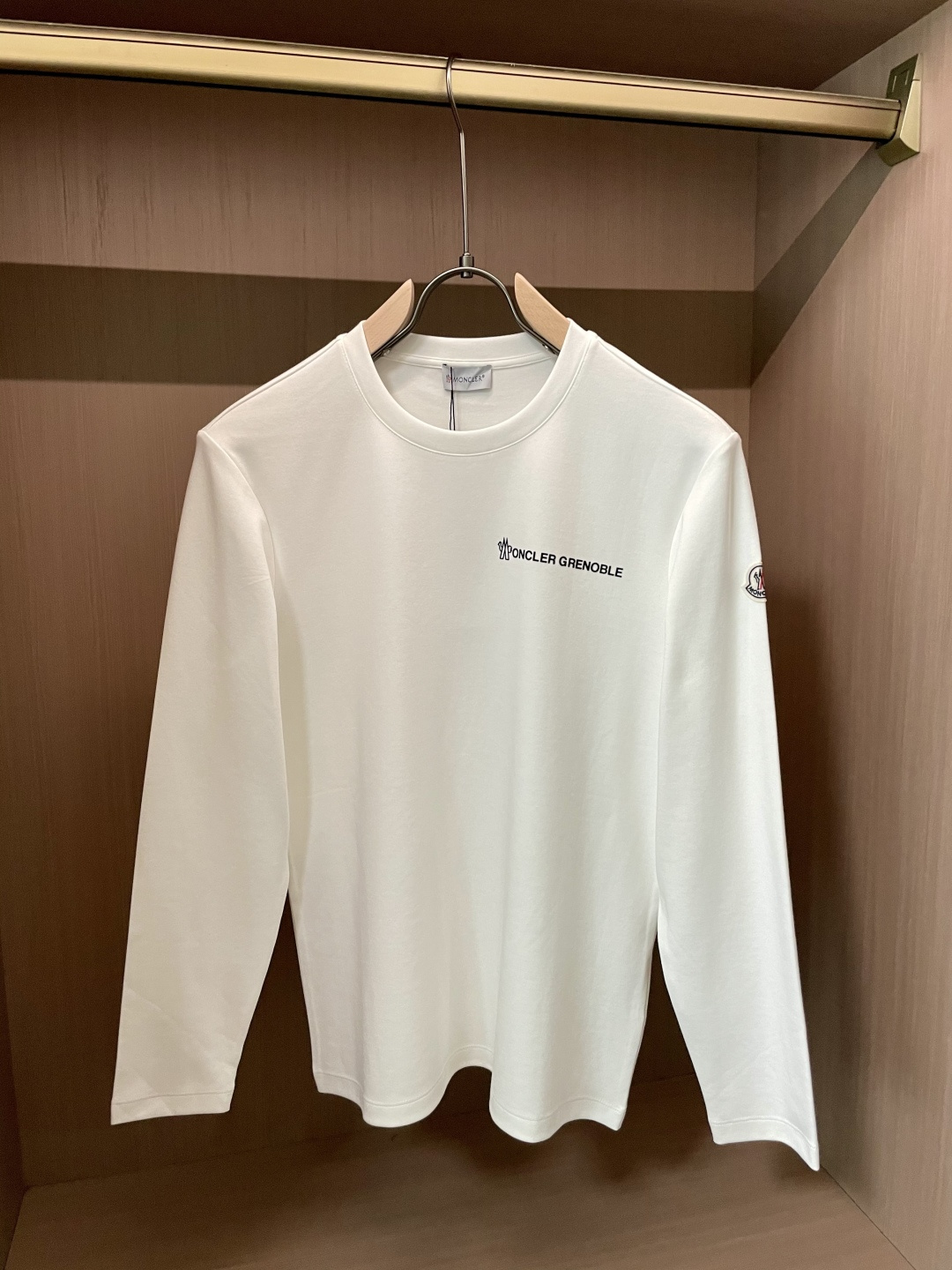 MK2025春夏新品厚款前后幅字母印花长袖T恤；定制260克高密水柔棉面料95%的棉质可以更大幅度的提高