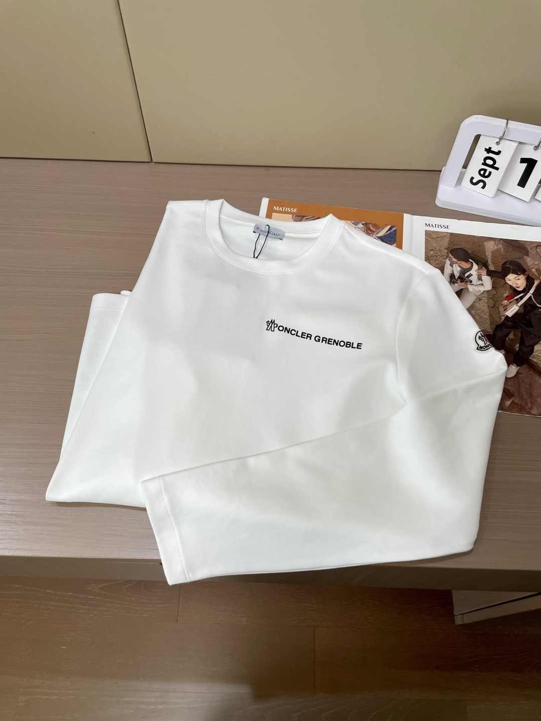 MK2025春夏新品厚款前后幅字母印花长袖T恤；定制260克高密水柔棉面料95%的棉质可以更大幅度的提高