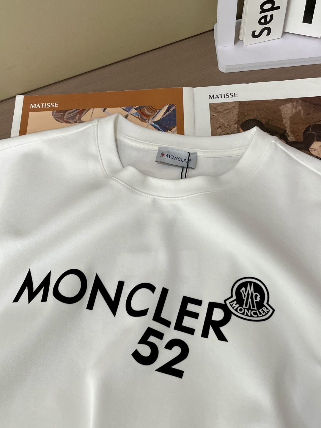 MK 2025早秋新品厚款植绒字母长袖打底T恤；定制260克高密水柔棉面料，胸前植绒工艺字母加标志LOG