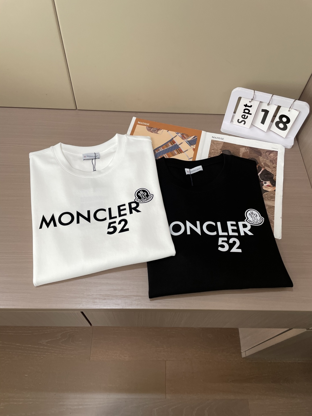 MK 2025早秋新品厚款植绒字母长袖打底T恤；定制260克高密水柔棉面料，胸前植绒工艺字母加标志LOG