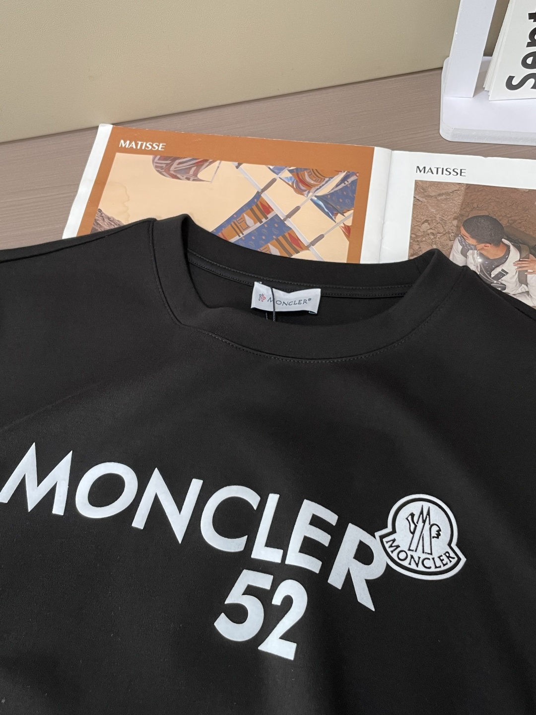 MK 2025早秋新品厚款植绒字母长袖打底T恤；定制260克高密水柔棉面料，胸前植绒工艺字母加标志LOG