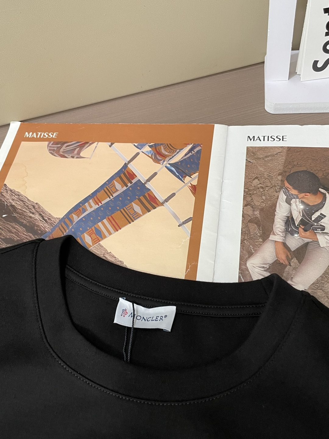 MK 2025早秋新品厚款植绒字母长袖打底T恤；定制260克高密水柔棉面料，胸前植绒工艺字母加标志LOG