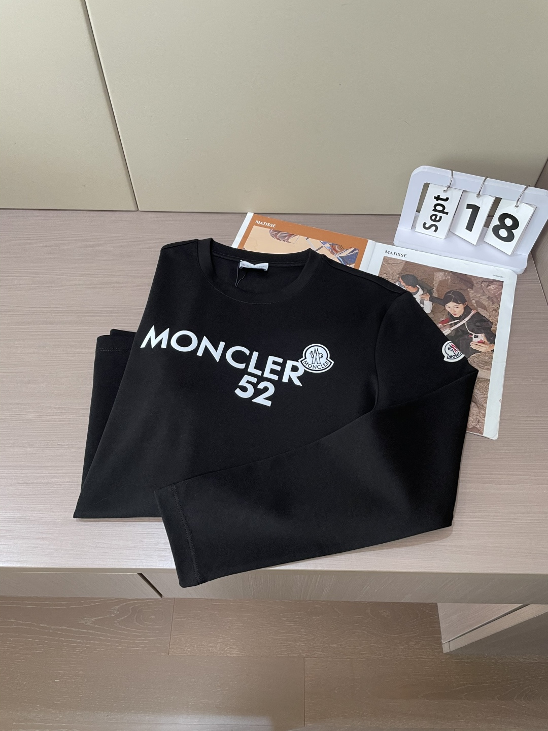 MK 2025早秋新品厚款植绒字母长袖打底T恤；定制260克高密水柔棉面料，胸前植绒工艺字母加标志LOG