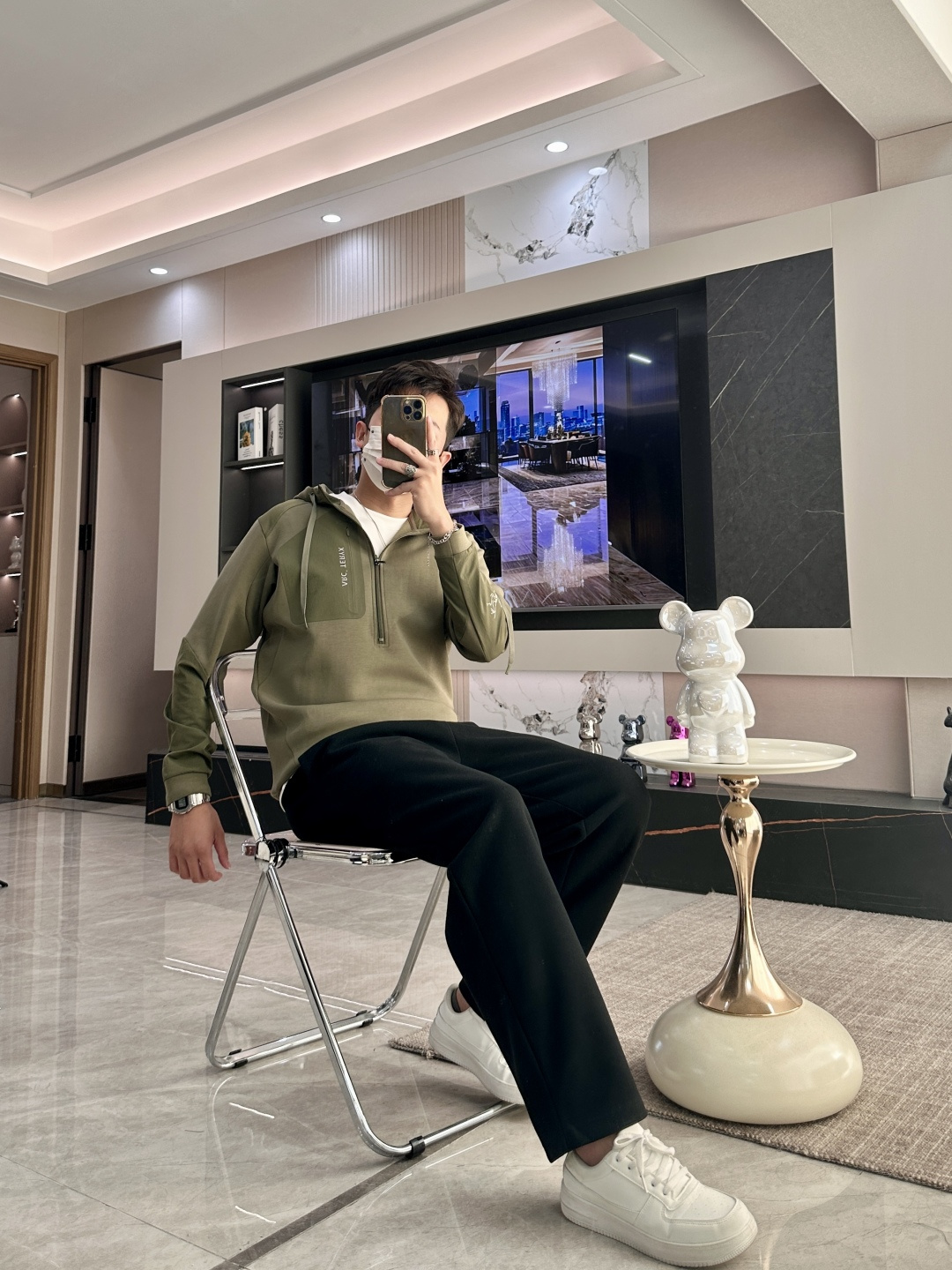 2025秋冬系列上新✨始祖鸟 棉质连帽卫衣此款卫衣衫选用定制进口空气层针织棉布制成，该面料手感轻薄细腻软