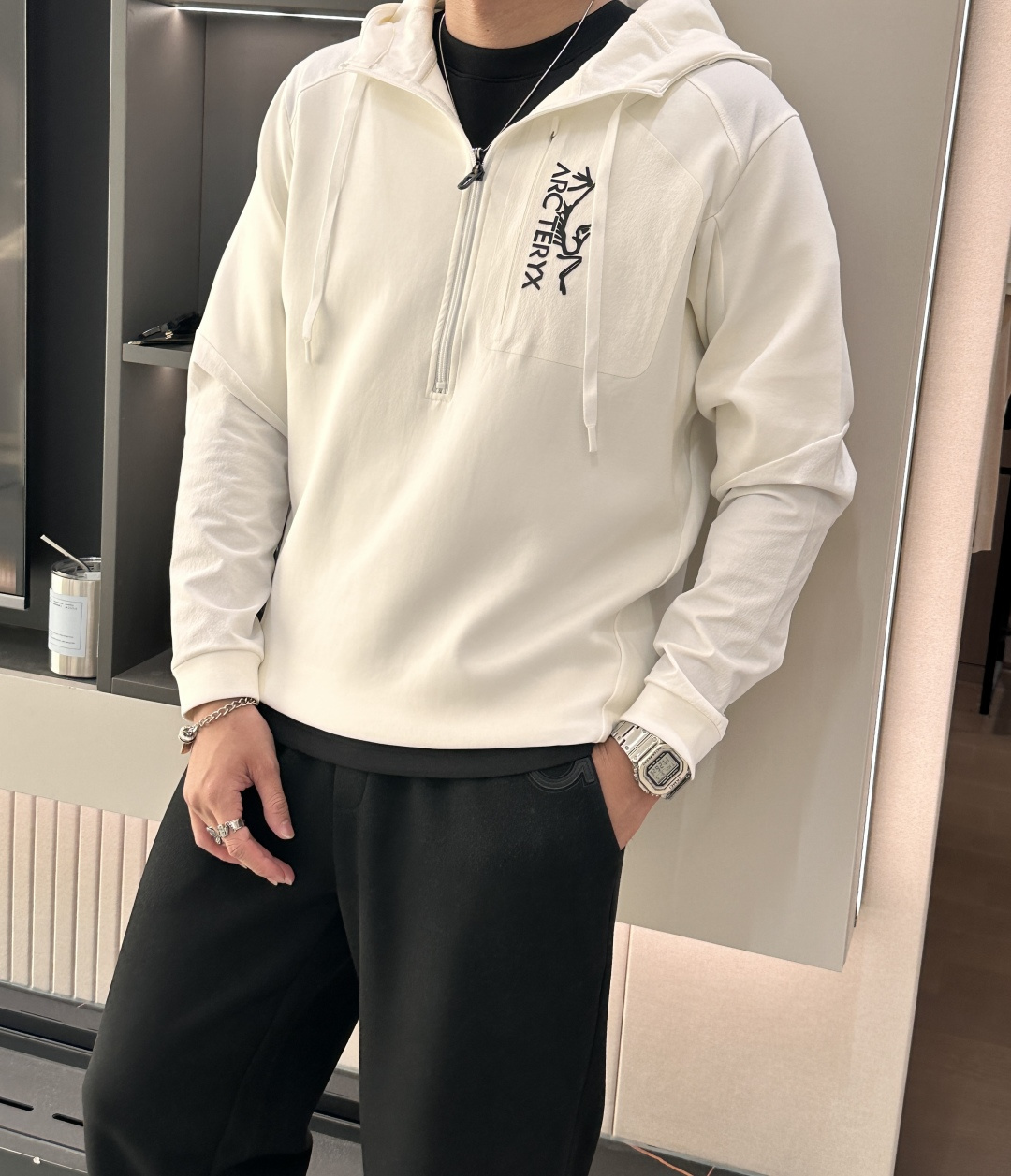 2025秋冬系列上新✨始祖鸟 棉质连帽卫衣此款卫衣衫选用定制进口空气层针织棉布制成，该面料手感轻薄细腻软