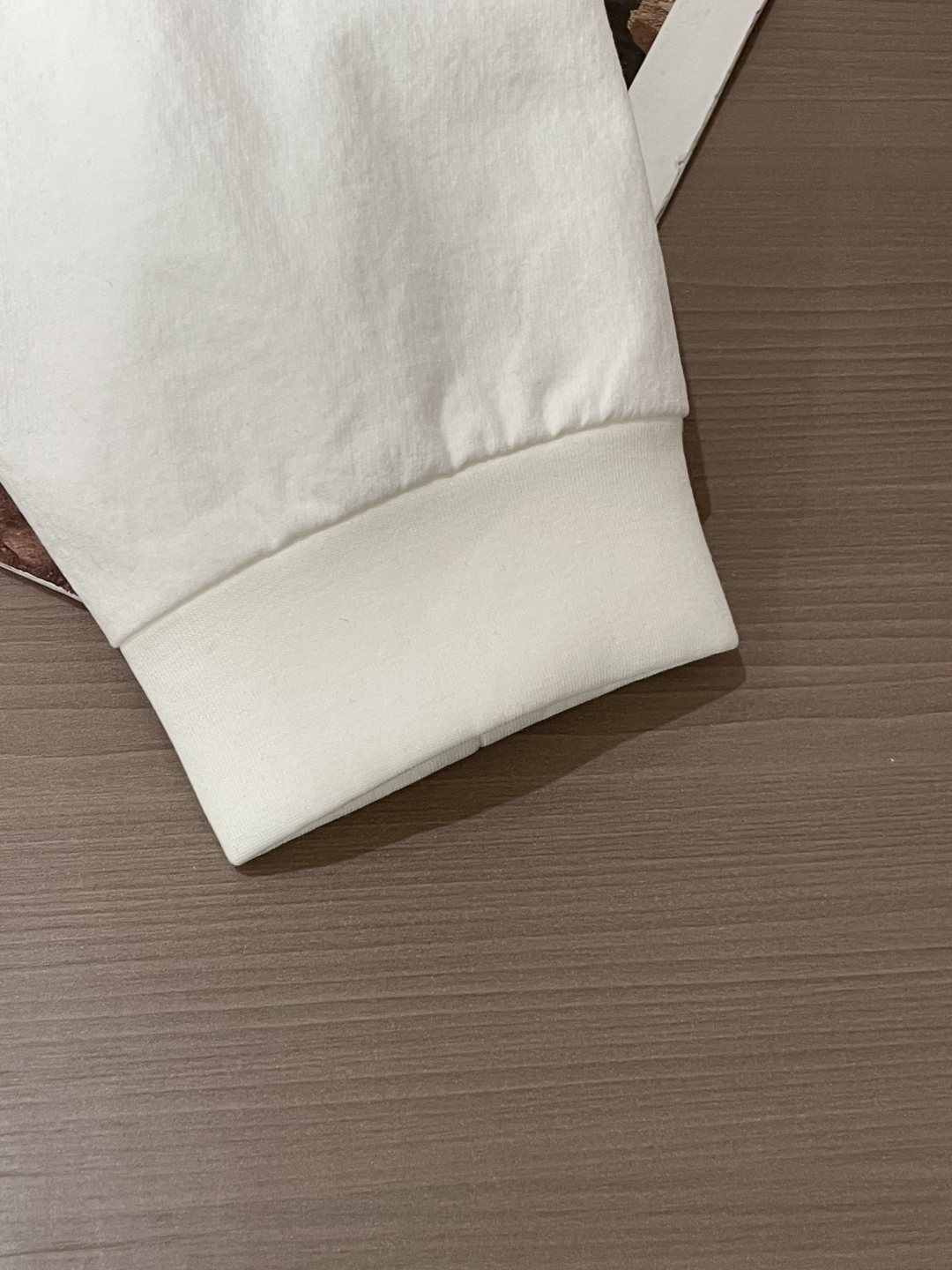 2025秋冬系列上新✨始祖鸟 棉质连帽卫衣此款卫衣衫选用定制进口空气层针织棉布制成，该面料手感轻薄细腻软