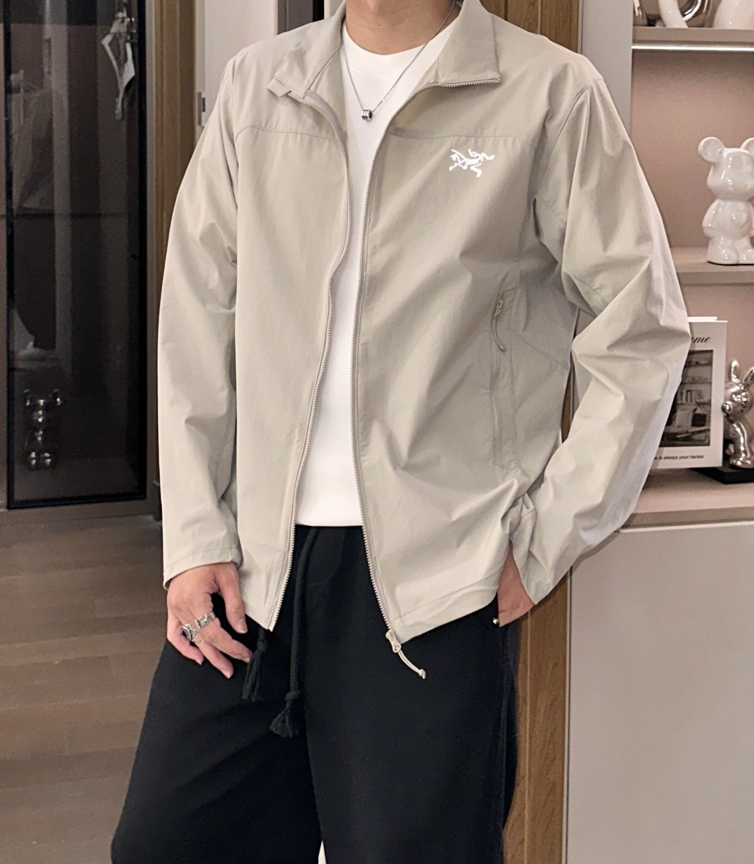 Arcteryx/始祖鸟 2025新款软壳夹克外套这款GAMMALT夹克采用轻薄耐磨的WEE BURLY