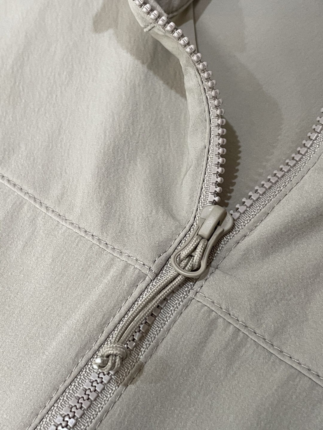 Arcteryx/始祖鸟 2025新款软壳夹克外套这款GAMMALT夹克采用轻薄耐磨的WEE BURLY