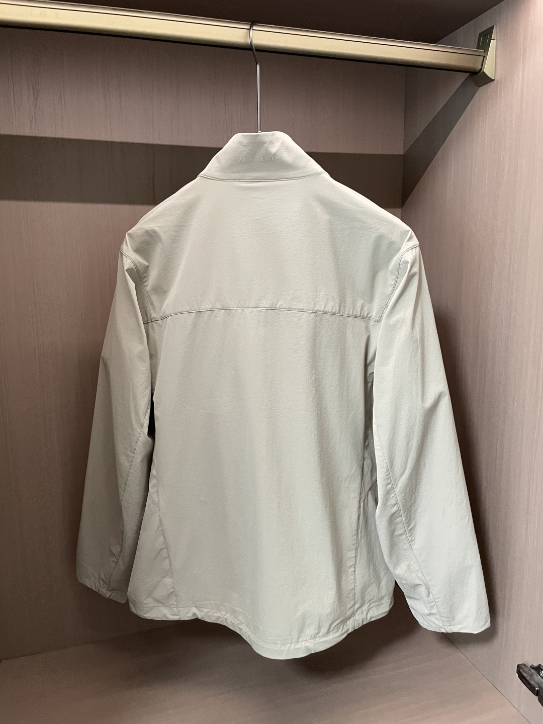 Arcteryx/始祖鸟 2025新款软壳夹克外套这款GAMMALT夹克采用轻薄耐磨的WEE BURLY