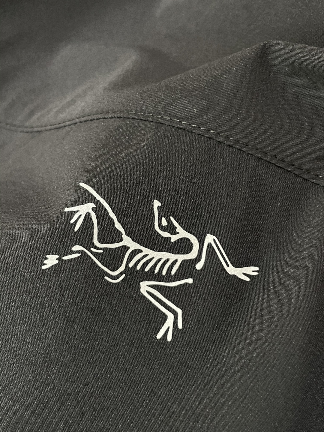 Arcteryx/始祖鸟 2025新款软壳夹克外套这款GAMMALT夹克采用轻薄耐磨的WEE BURLY