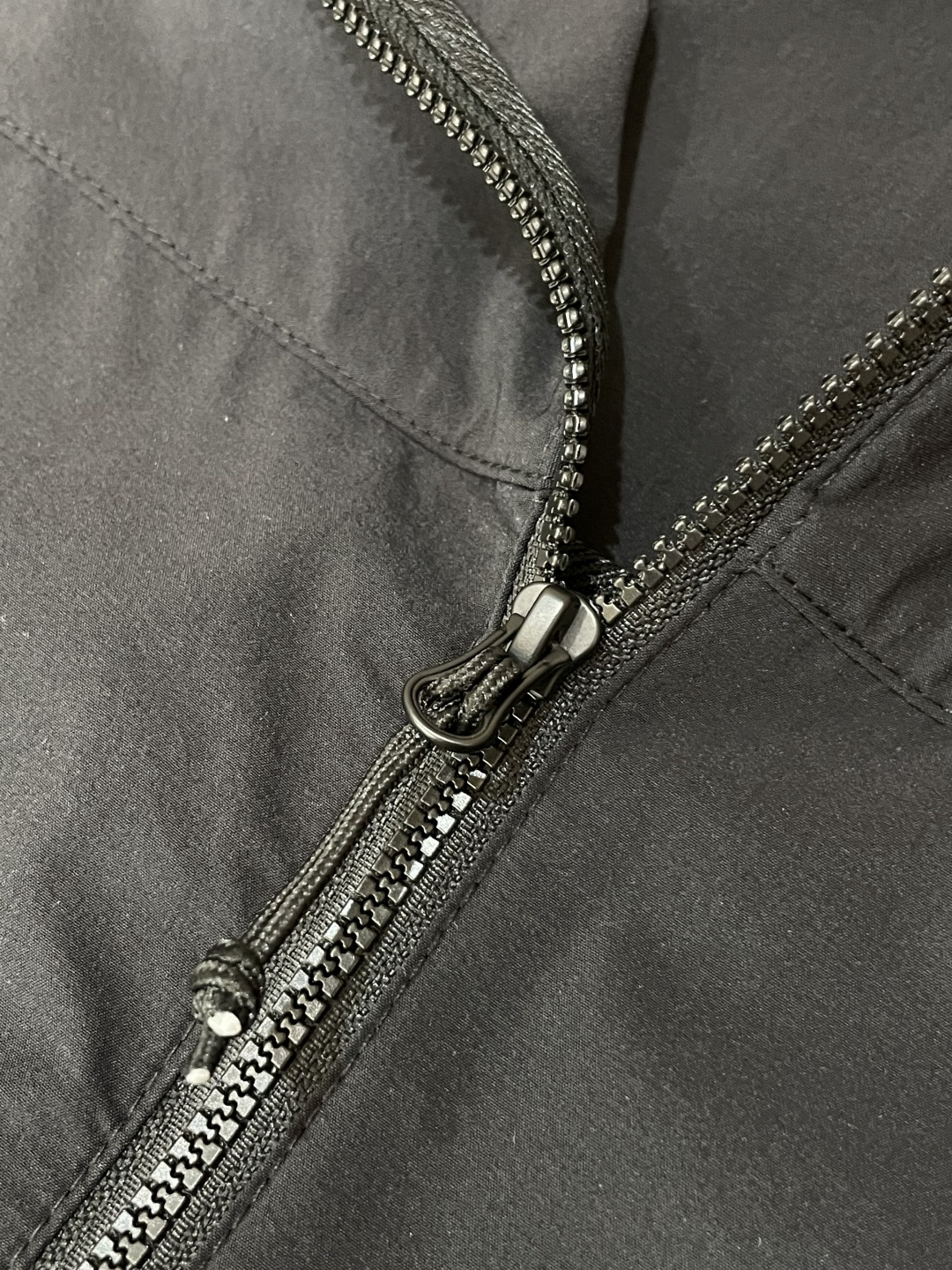 Arcteryx/始祖鸟 2025新款软壳夹克外套这款GAMMALT夹克采用轻薄耐磨的WEE BURLY