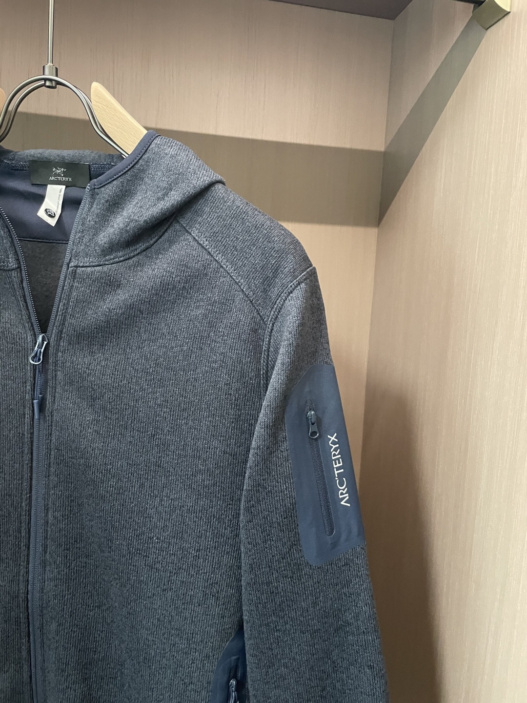 ARC‘TERYX始祖鸟COVERT CARDIGAN户外保暖抓绒衫开衫外套 超火爆海外版.采用岛国進口