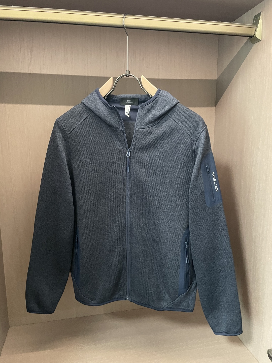 ARC‘TERYX始祖鸟COVERT CARDIGAN户外保暖抓绒衫开衫外套 超火爆海外版.采用岛国進口