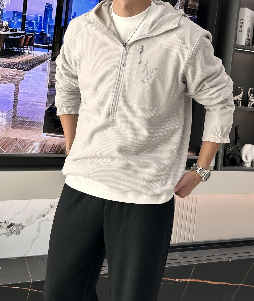 NO:530759,ARC'TERYX / GAMMA MX Arc'TERY Bird Men's soft shell jacket Women's hooded outdoor sportswear Breathable and warmth thin coat Go out with confidence Outdoor all-weather series (essentials) gamma mx soft shell plus velvet jacket Regular tailoring Ingredients: Fortius 2.0 Outer: 85 nylon, 15 spandex Inner: 94 polyester, 6 spandex Origin: Vietnam Product features -Gamma is the universal soft shell product line of Arc'Arc's bird. MX indicates that it is suitable for mixed weather, and it is taken care of in all aspects of performance, and there is no obvious weight. -Gamma MX is the Top Seller in Arc'Arc's soft shell shell. It is a well-known panacea oil-type product. It is a series that uses both outdoor outdoors in the city. It has thin fleece inside, suitable for mixed activities in variable weather; daily necessities  Size m-XXXL,arc'teryx,jackets & coats,hats,alexander wang19860909ARC'TERYX / GAMMA MX始祖鸟 男款软壳外套女士连帽户外运动服 透气保暖薄外套 放心出门 随意进出任何潮流场合户外全天候系列（essentials） gamma mx软壳加绒冲锋衣常规剪裁 成分:Fortius 2.0 外层:85锦纶,15氨纶 内层:94聚酯纤维,6氨纶 产 地:越南 产品特征 -Gamma是始祖鸟的通用型软壳产品线,MX表示适用于混合天气,各方面性能都所照顾,没有明显偏重, -Gamma MX是始祖鸟软壳中的Top Seller,出了名的万金油型产品,属于城市户外兼用的系列,内部有薄抓绒,适合多变天气下的混合活动使用;  日常必备款  尺码m-XXXL,arc'teryx,jackets & coats,hats,alexander wang,Men's clothing