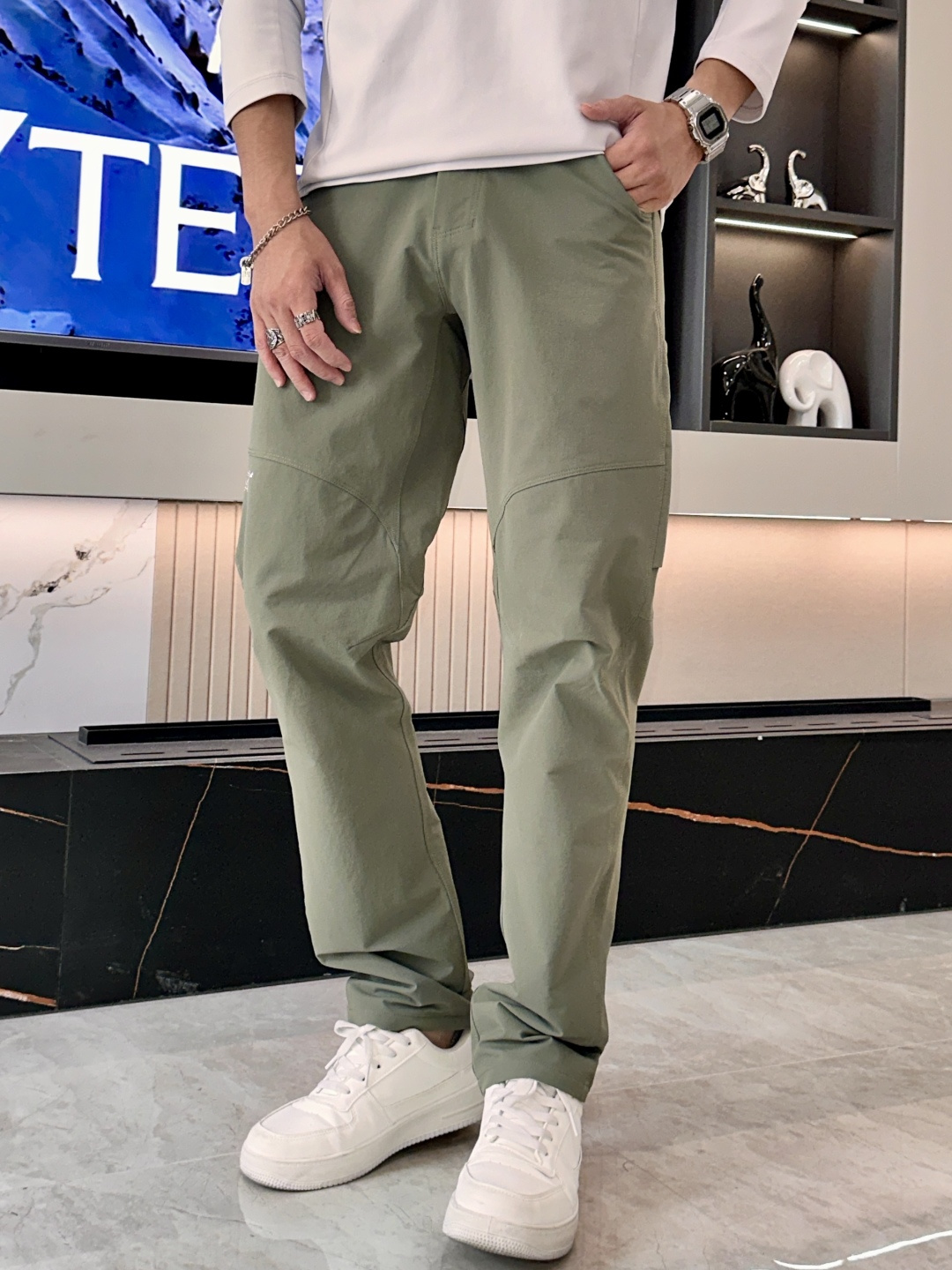 始祖鸟 男士休闲裤👍速干面料休闲裤，最新款上身版型无敌正！绝对可以闭眼收的一款此款裤子非常百搭，弹力腰围