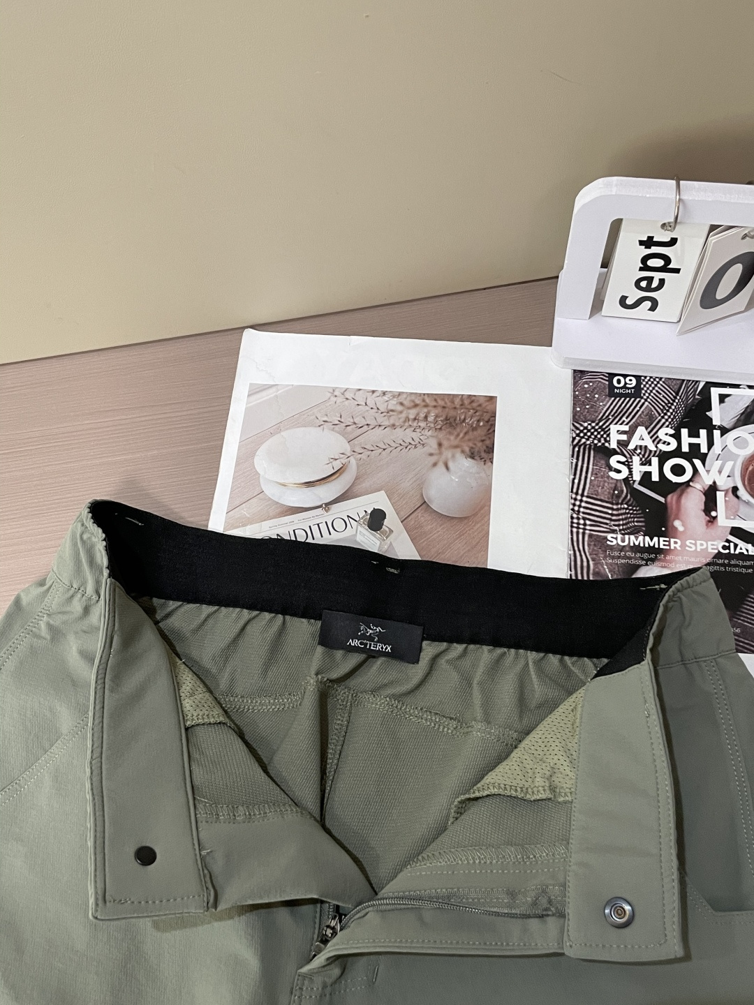 始祖鸟 男士休闲裤👍速干面料休闲裤，最新款上身版型无敌正！绝对可以闭眼收的一款此款裤子非常百搭，弹力腰围