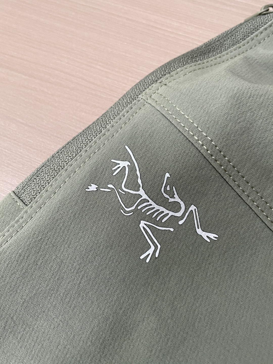 始祖鸟 男士休闲裤👍速干面料休闲裤，最新款上身版型无敌正！绝对可以闭眼收的一款此款裤子非常百搭，弹力腰围