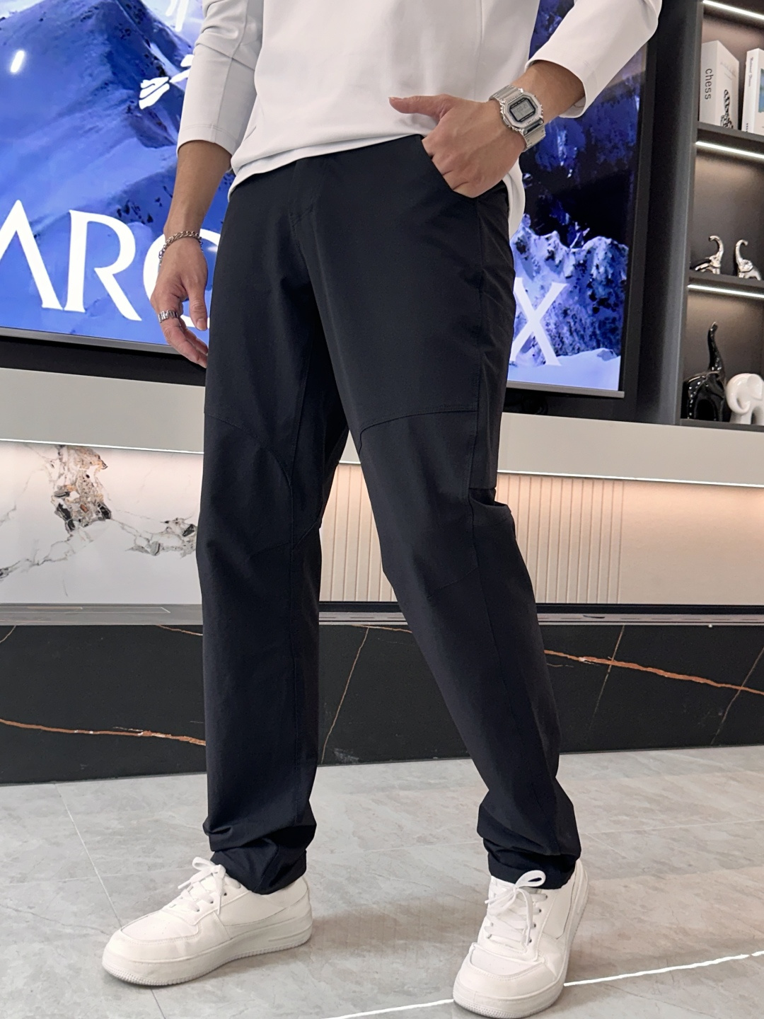 NO:530764,Archaeopteryx men's casual pants quick-drying fabric casual pants, the latest top-body style is invincible!  This pants are very versatile, elastic waist, and can be worn for daily work. They are a perfect combination of fashionable and leisure and outdoor sports, so whether you wear them normally or outdoors, they are your best choice. Extreme comfort and quick sweating are the most popular key points, improving the comfort of wearing and suitable for aerobics and trail running conditions. This style is a jogging casual pants with an extremely wide range of applications, allowing you to naturally maintain a love for sports in summer, or you can wear them in casual life. Size m-xxxl, arc'teryx, alexander wang19860909始祖鸟 男士休闲裤 速干面料休闲裤,最新款上身版型无敌正！ 绝对可以闭眼收的一款 此款裤子非常百搭,弹力腰围,日常上班 户外运动都可以穿着,是时尚休闲与户外运动的完美结合,所以无论您平时穿或者户外穿都是您的最佳选择. 极致舒适和快速排汗是备受青睐的重点,提升穿着舒适度,适合有氧运动和越野跑条件下穿着,此款是一件适用范围极其广泛的跑步休闲裤,让你在夏天自然可以保持对运动热爱,也可以在休闲生活中穿着 尺码 m-xxxl,arc'teryx,alexander wang,Men's clothing