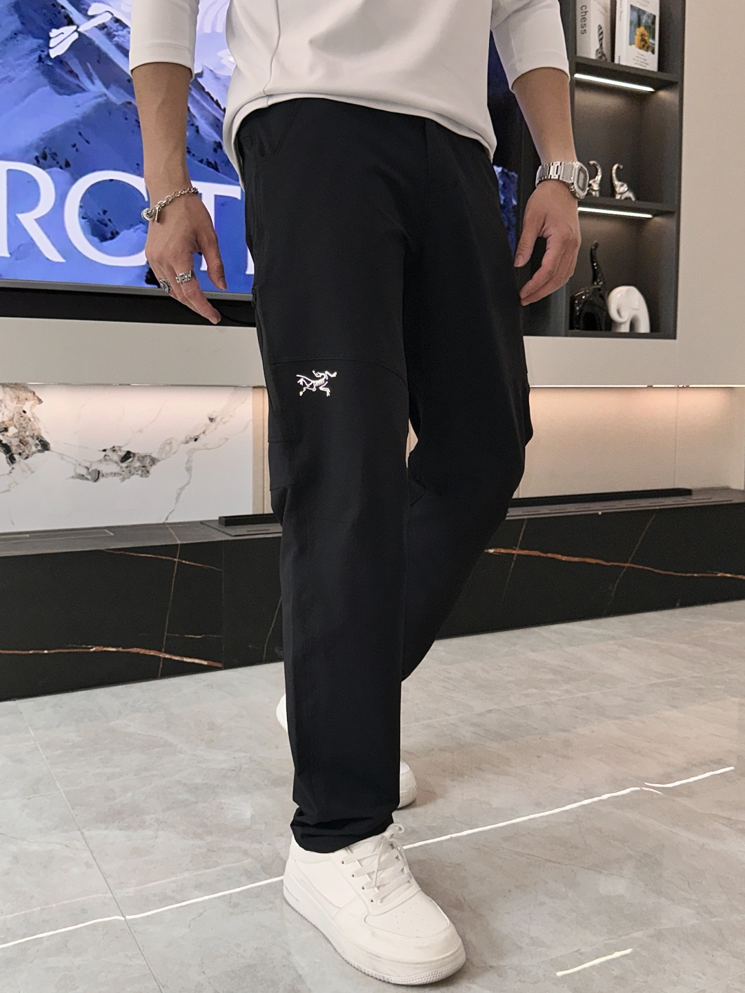 始祖鸟 男士休闲裤👍速干面料休闲裤，最新款上身版型无敌正！绝对可以闭眼收的一款此款裤子非常百搭，弹力腰围