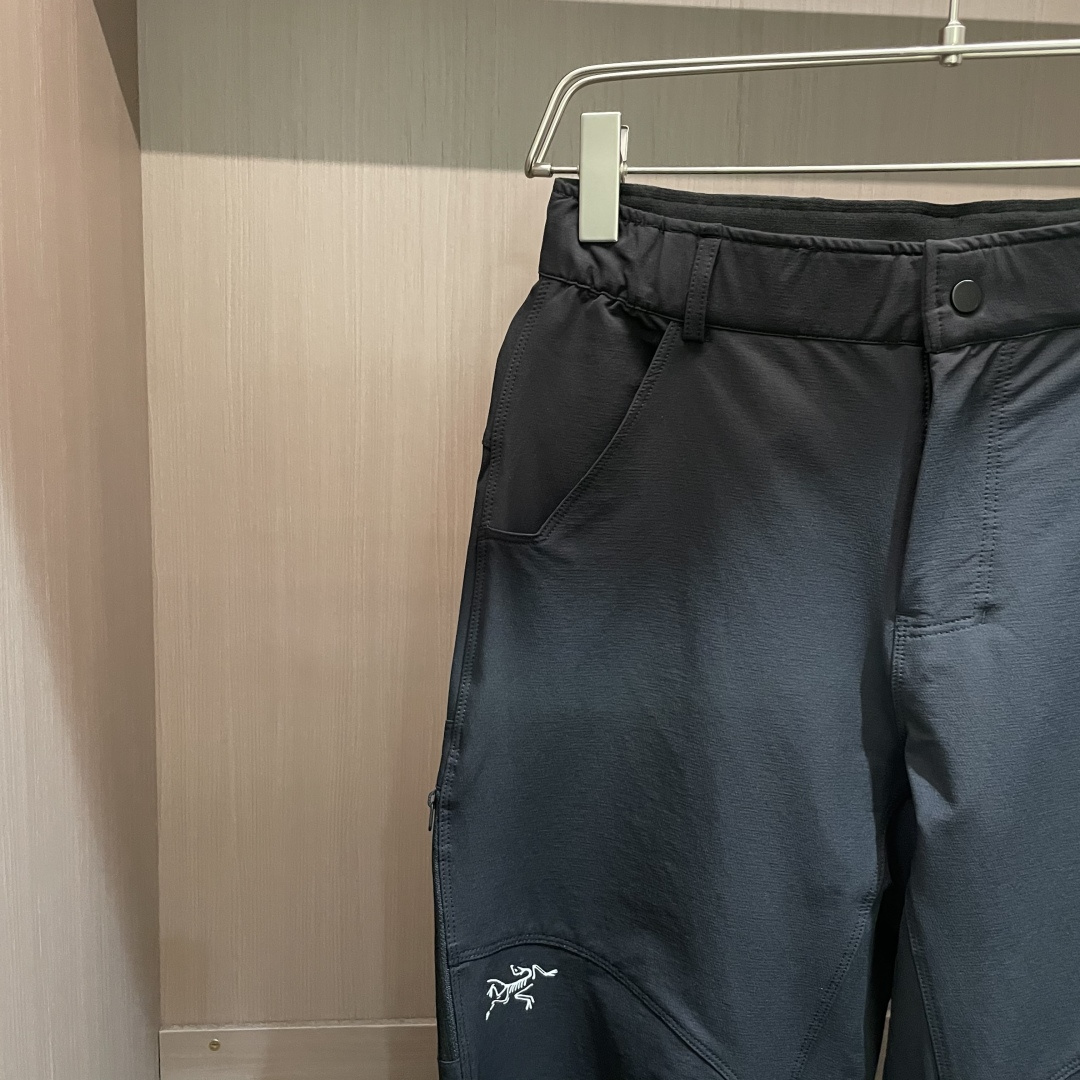 始祖鸟 男士休闲裤👍速干面料休闲裤，最新款上身版型无敌正！绝对可以闭眼收的一款此款裤子非常百搭，弹力腰围