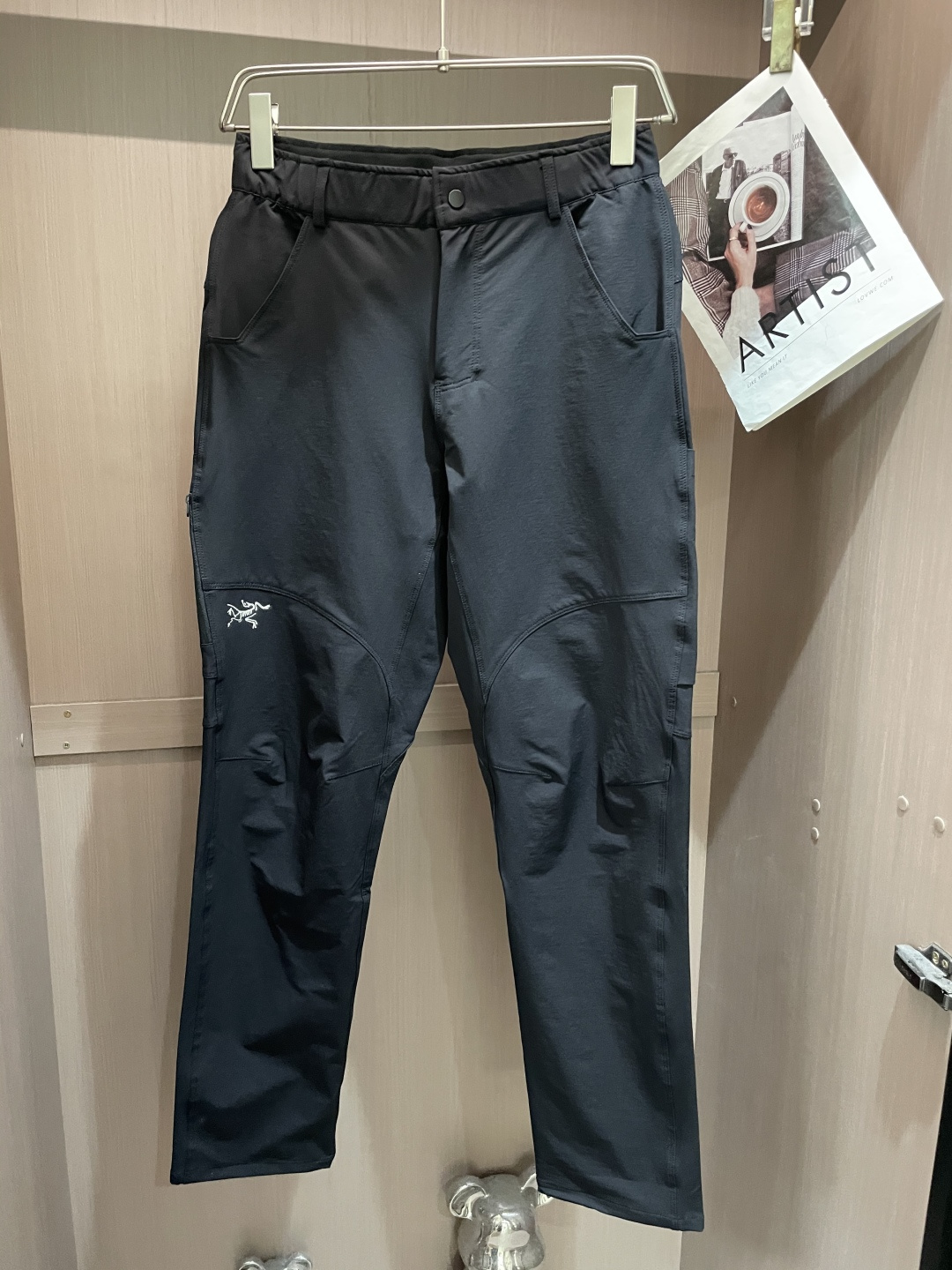 始祖鸟 男士休闲裤👍速干面料休闲裤，最新款上身版型无敌正！绝对可以闭眼收的一款此款裤子非常百搭，弹力腰围