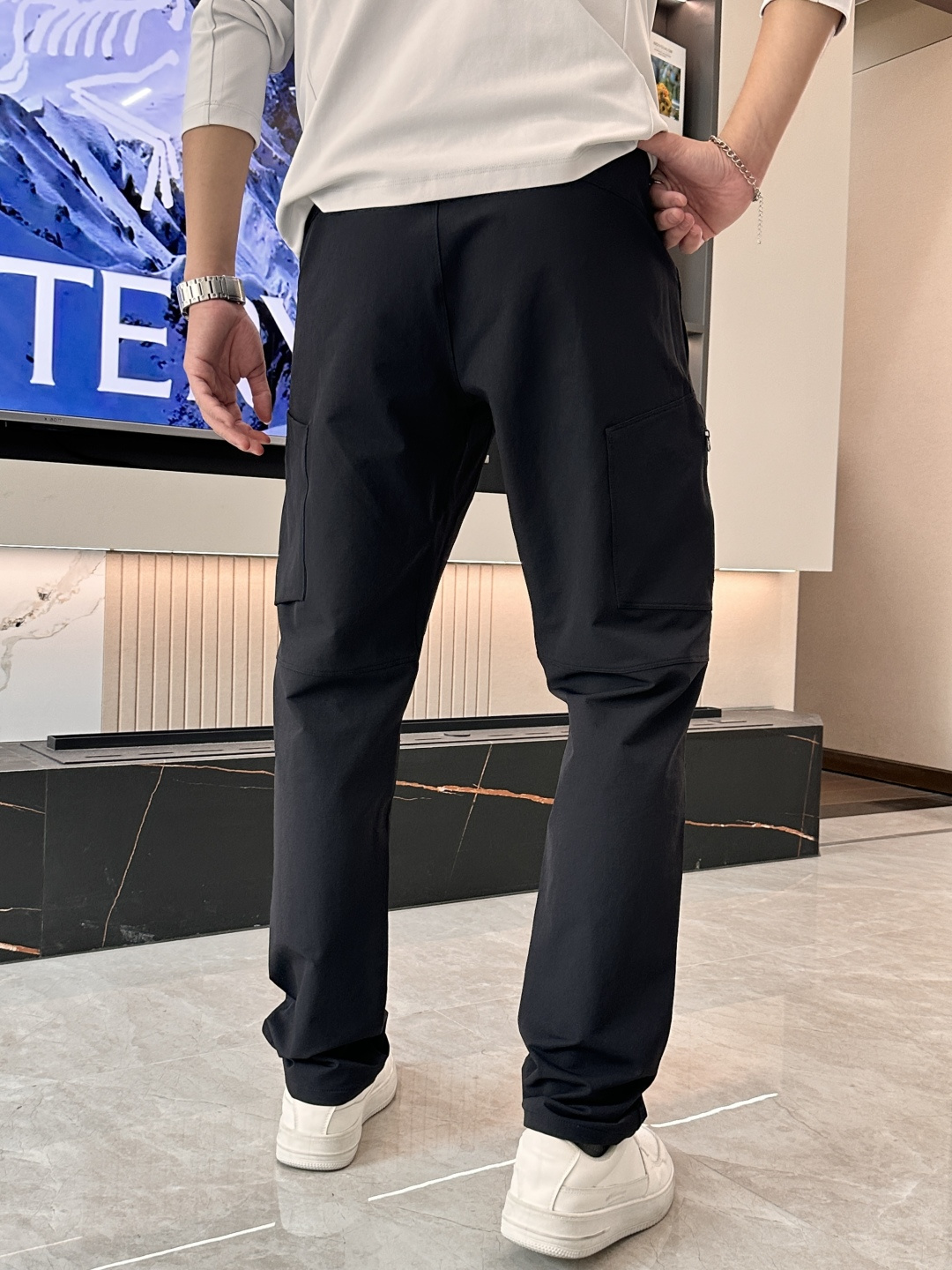 始祖鸟 男士休闲裤👍速干面料休闲裤，最新款上身版型无敌正！绝对可以闭眼收的一款此款裤子非常百搭，弹力腰围