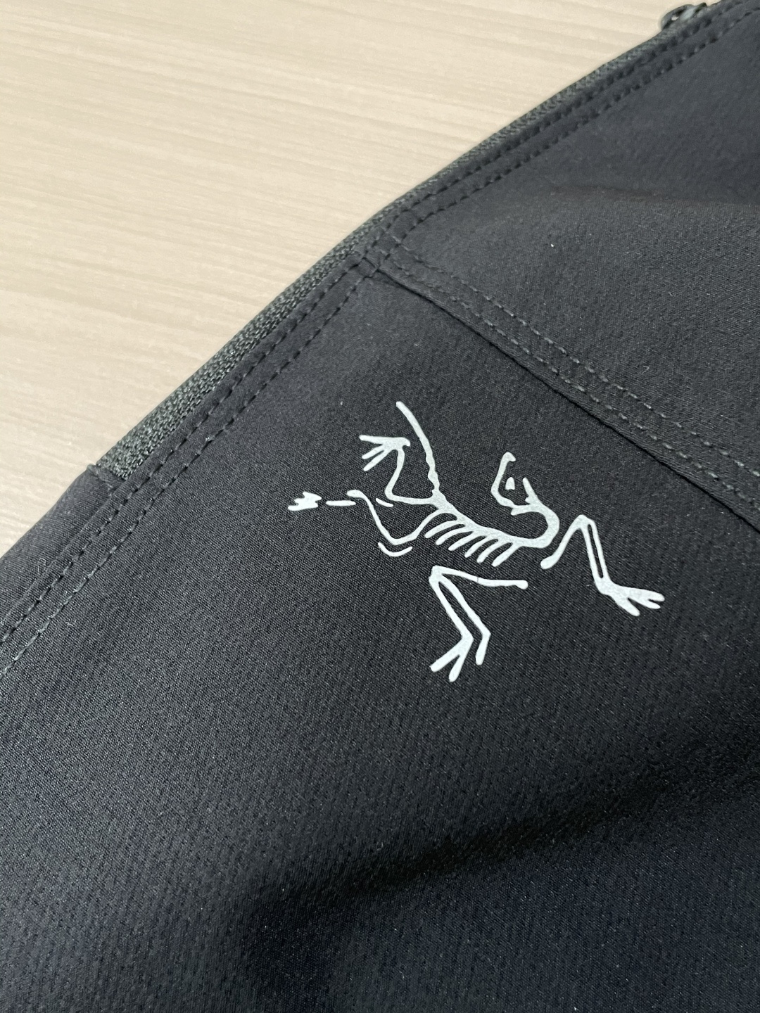 始祖鸟 男士休闲裤👍速干面料休闲裤，最新款上身版型无敌正！绝对可以闭眼收的一款此款裤子非常百搭，弹力腰围