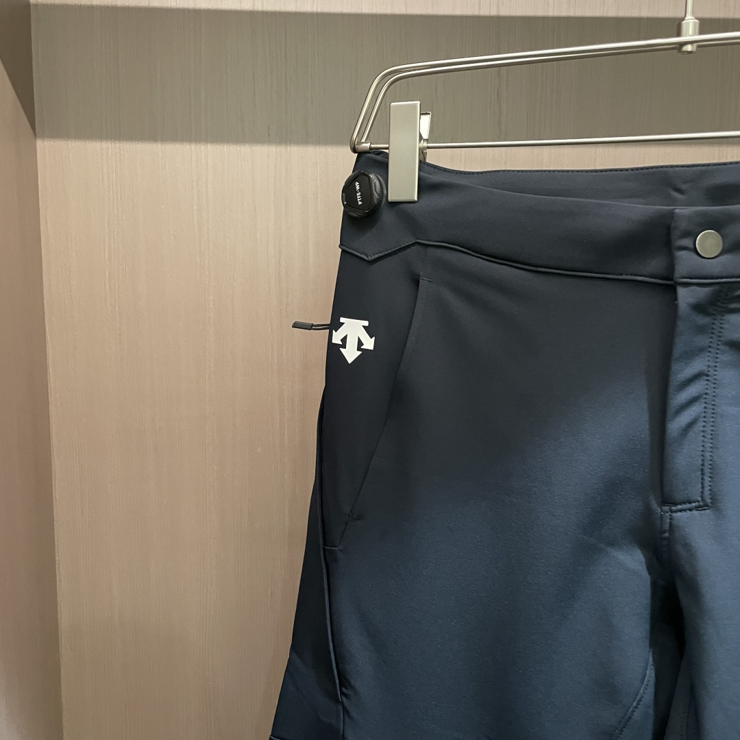 迪桑特 男士休闲裤👍速干面料休闲裤，最新款上身版型无敌正！绝对可以闭眼收的一款此款裤子非常百搭，弹力腰围