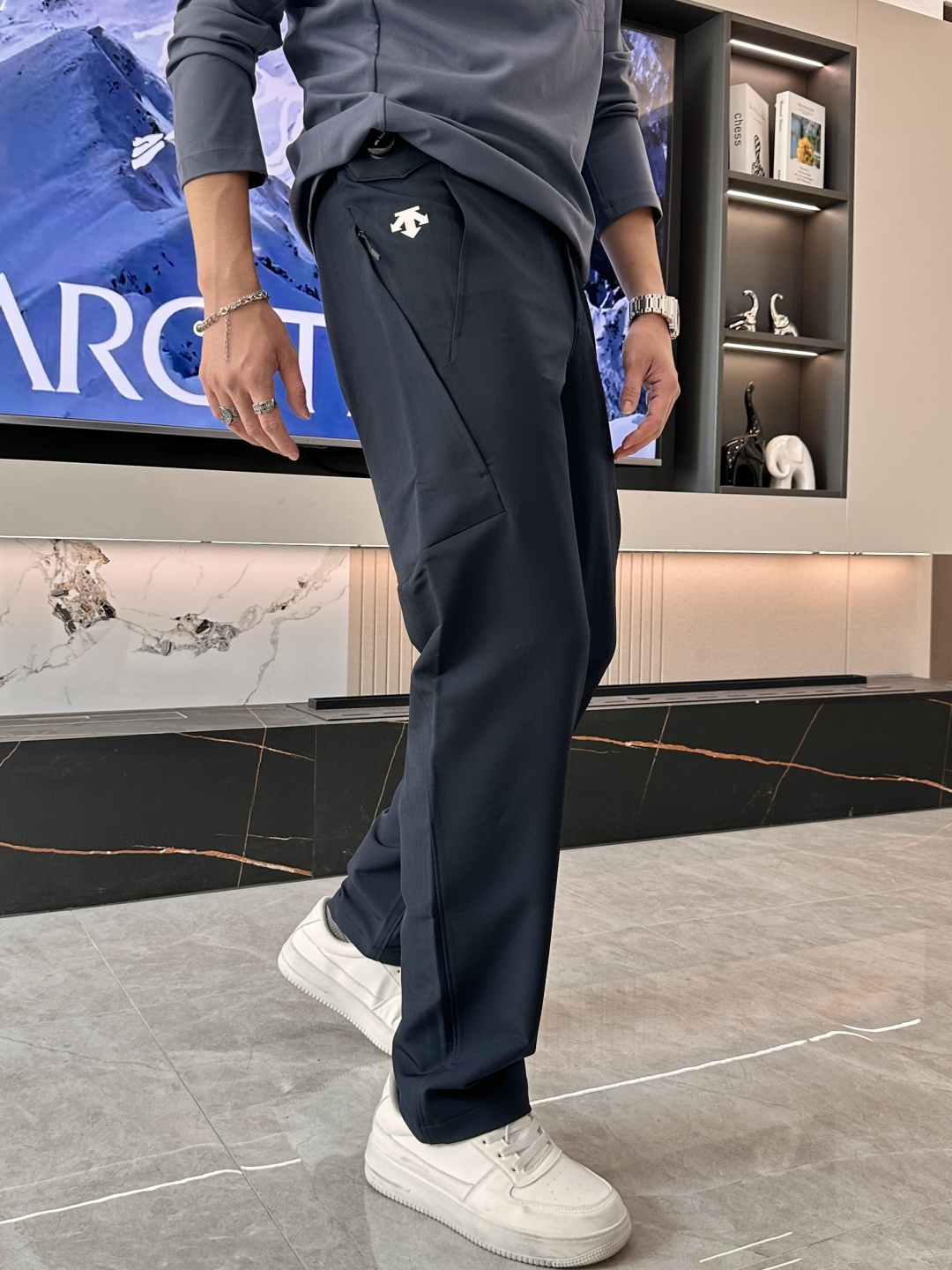 迪桑特 男士休闲裤👍速干面料休闲裤，最新款上身版型无敌正！绝对可以闭眼收的一款此款裤子非常百搭，弹力腰围