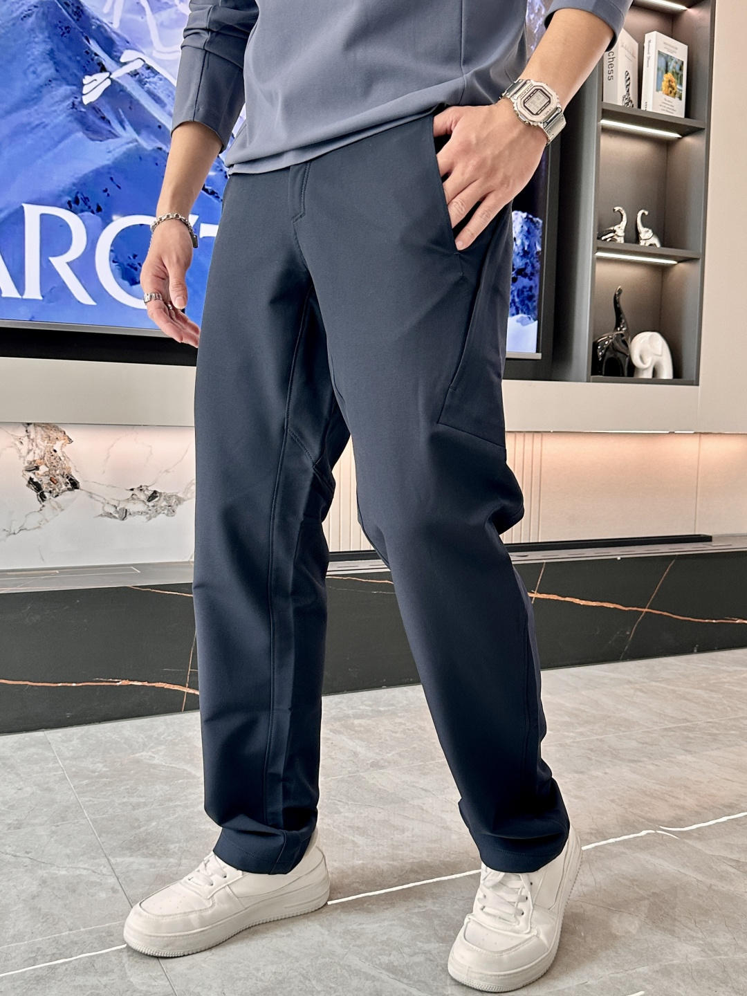 NO:530766,Desant Men's casual pants Quick-drying fabric casual pants, the latest top-body style is invincible!  This pants are very versatile, elastic waist, and can be worn for daily work. They are a perfect combination of fashionable and casual and outdoor sports, so whether you wear them normally or outdoors, they are your best choice. Extreme comfort and quick sweating are the most popular key points, improving the comfort of wearing and suitable for aerobics and trail running conditions. This style is a running casual pants with an extremely wide range of applications, allowing you to naturally maintain a love for sports in summer, or you can wear them in casual life. Size m-xxxl,,alexander wang19860909迪桑特 男士休闲裤 速干面料休闲裤,最新款上身版型无敌正！ 绝对可以闭眼收的一款 此款裤子非常百搭,弹力腰围,日常上班 户外运动都可以穿着,是时尚休闲与户外运动的完美结合,所以无论您平时穿或者户外穿都是您的最佳选择. 极致舒适和快速排汗是备受青睐的重点,提升穿着舒适度,适合有氧运动和越野跑条件下穿着,此款是一件适用范围极其广泛的跑步休闲裤,让你在夏天自然可以保持对运动热爱,也可以在休闲生活中穿着 尺码m-xxxl,,alexander wang,Men's clothing