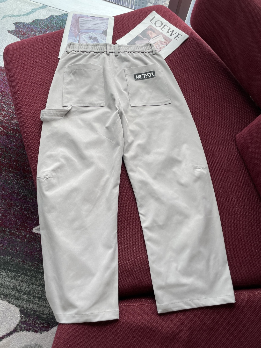 始祖鸟 2025秋冬最新休闲裤 潮人必备 版型超赞，能很好的修复各种腿型，非常个性！柔软排汗，舒适度极高