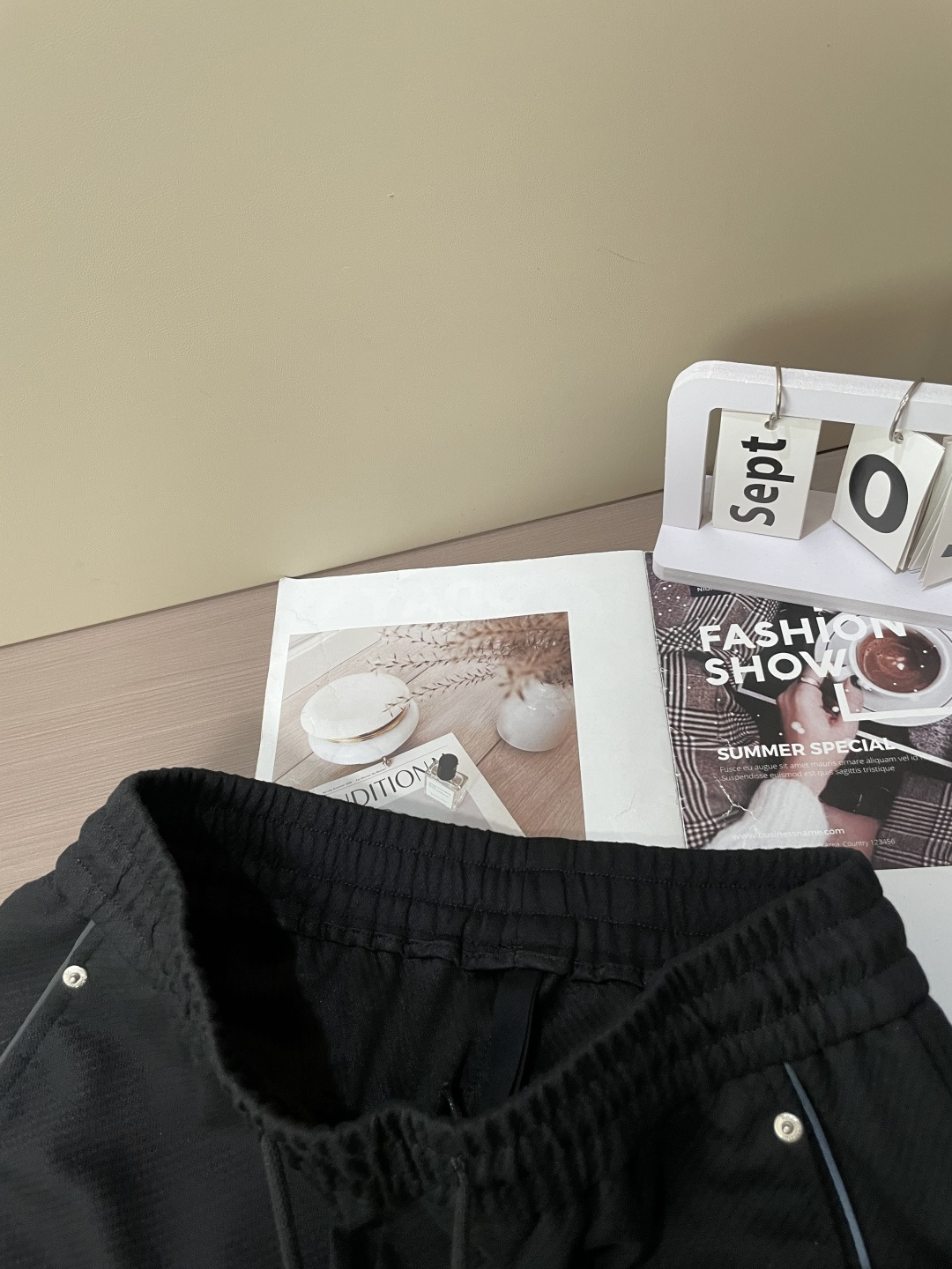 🏊 Dior 2025秋冬新款休闲裤！官网同步发售。品牌经典LOGO休闲裤 ，定制面料，舒适度极好，手触