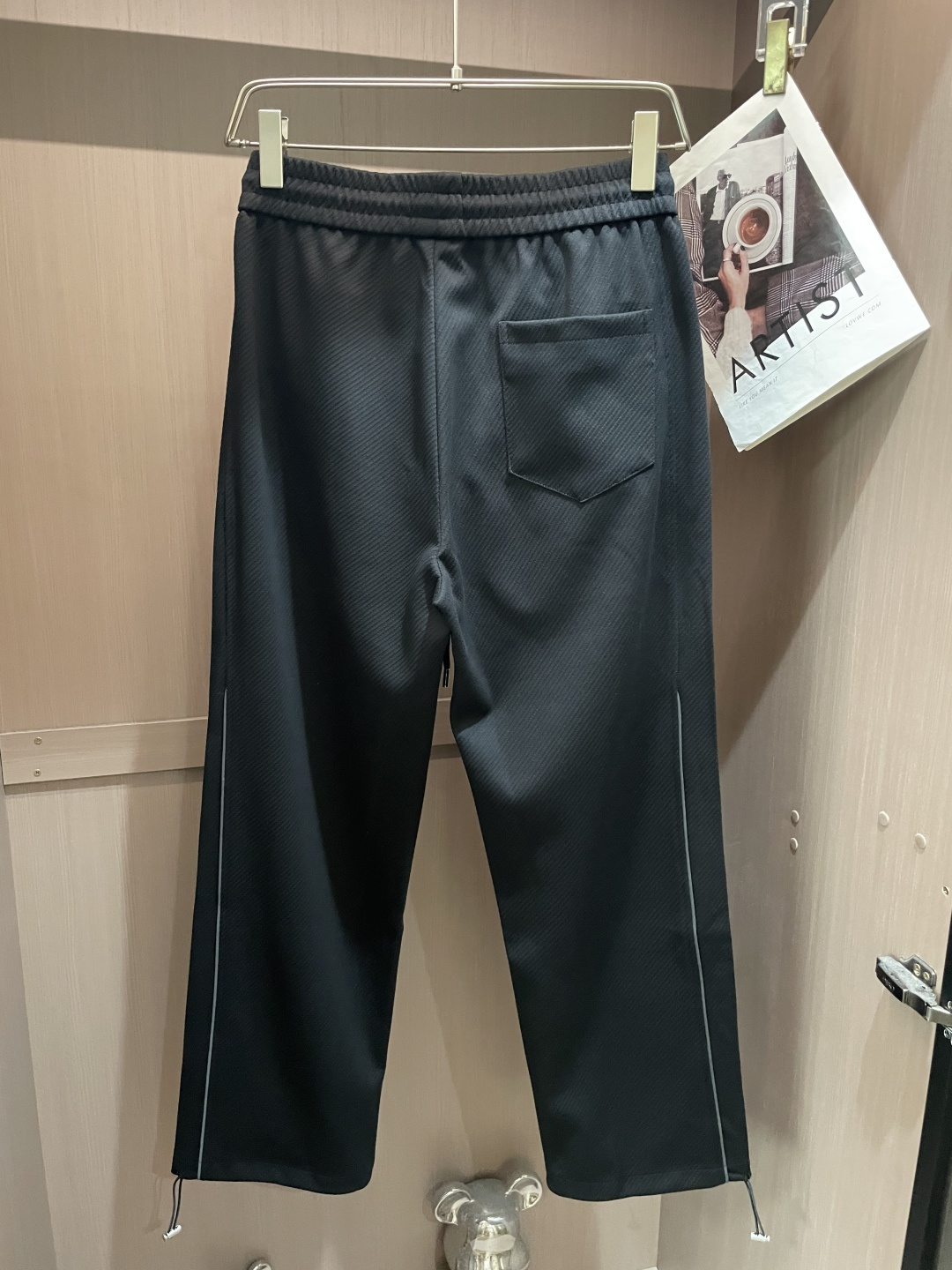 🏊 Dior 2025秋冬新款休闲裤！官网同步发售。品牌经典LOGO休闲裤 ，定制面料，舒适度极好，手触