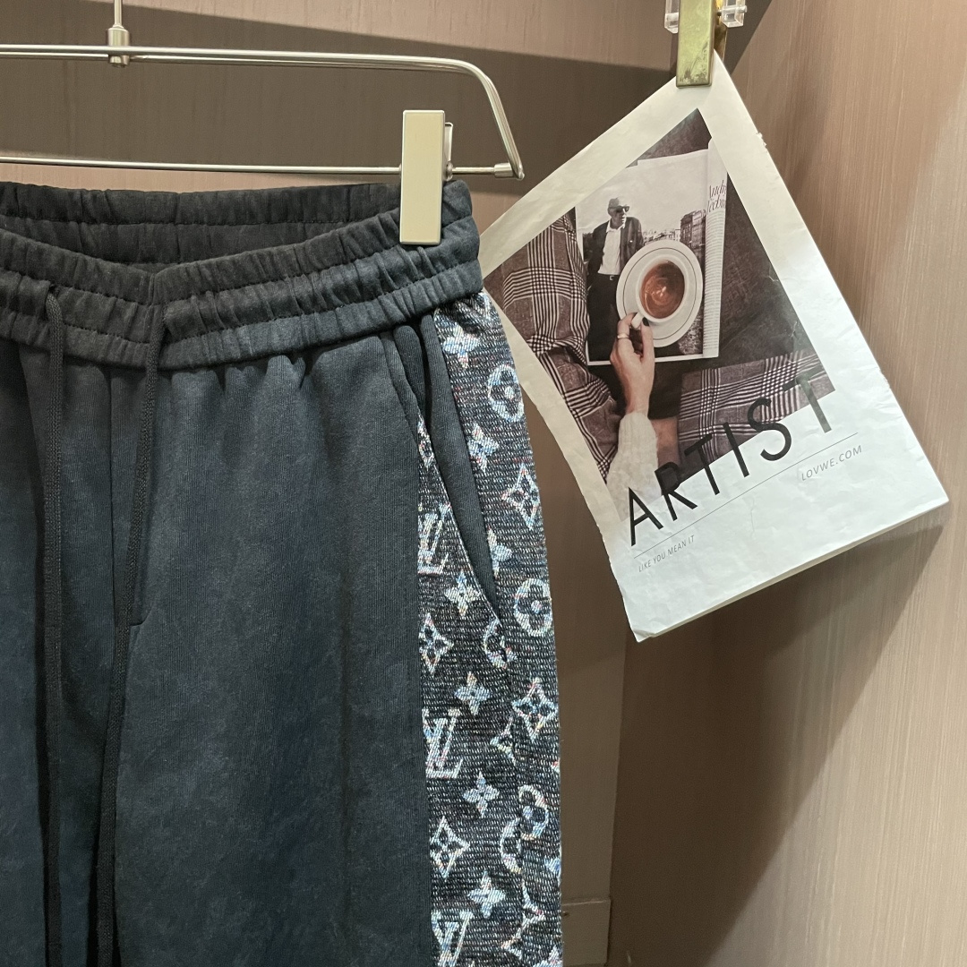 🏊 Lv 2025秋冬新款休闲裤！官网同步发售。品牌经典LOGO休闲裤 ，定制面料，舒适度极好，手触感强