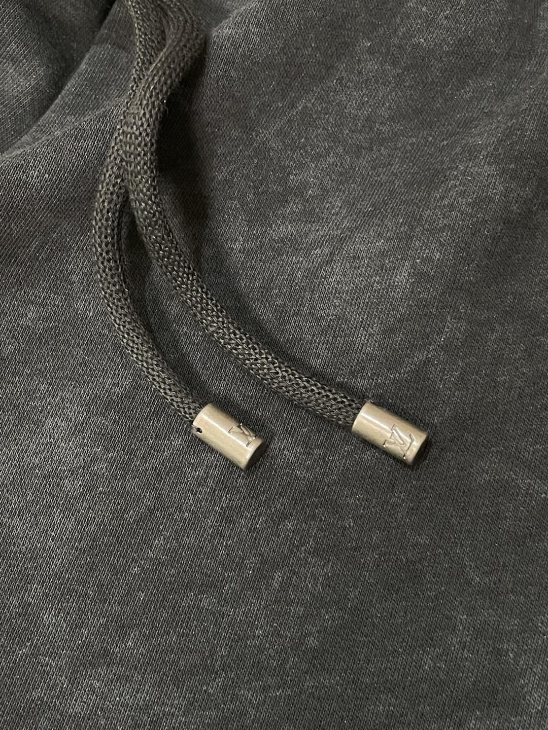 🏊 Lv 2025秋冬新款休闲裤！官网同步发售。品牌经典LOGO休闲裤 ，定制面料，舒适度极好，手触感强