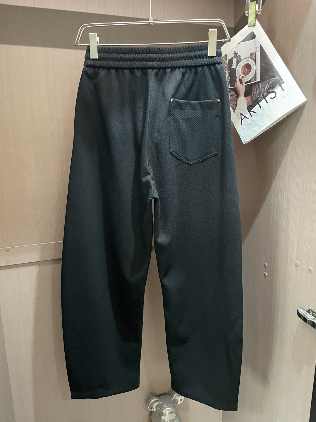 🏊 Lv 2025秋冬新款休闲裤！官网同步发售。品牌经典LOGO休闲裤 ，定制面料，舒适度极好，手触感强