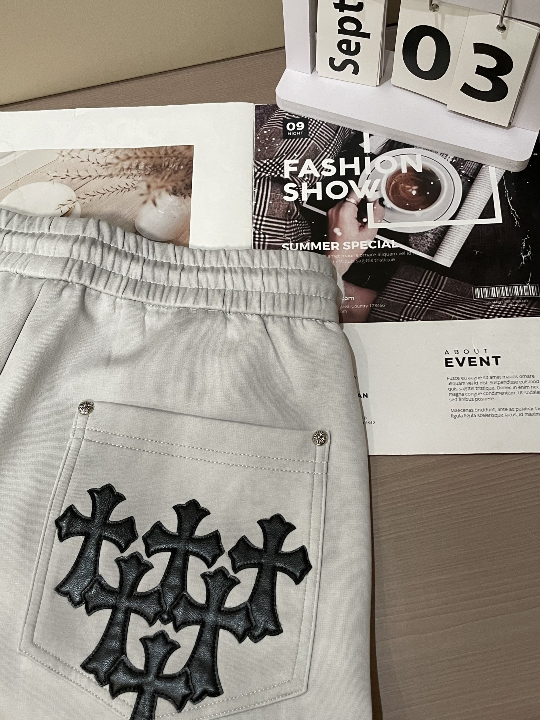 🏊 克罗心 2025秋冬新款休闲裤！官网同步发售。品牌经典LOGO休闲裤 ，定制面料，舒适度极好，手触感