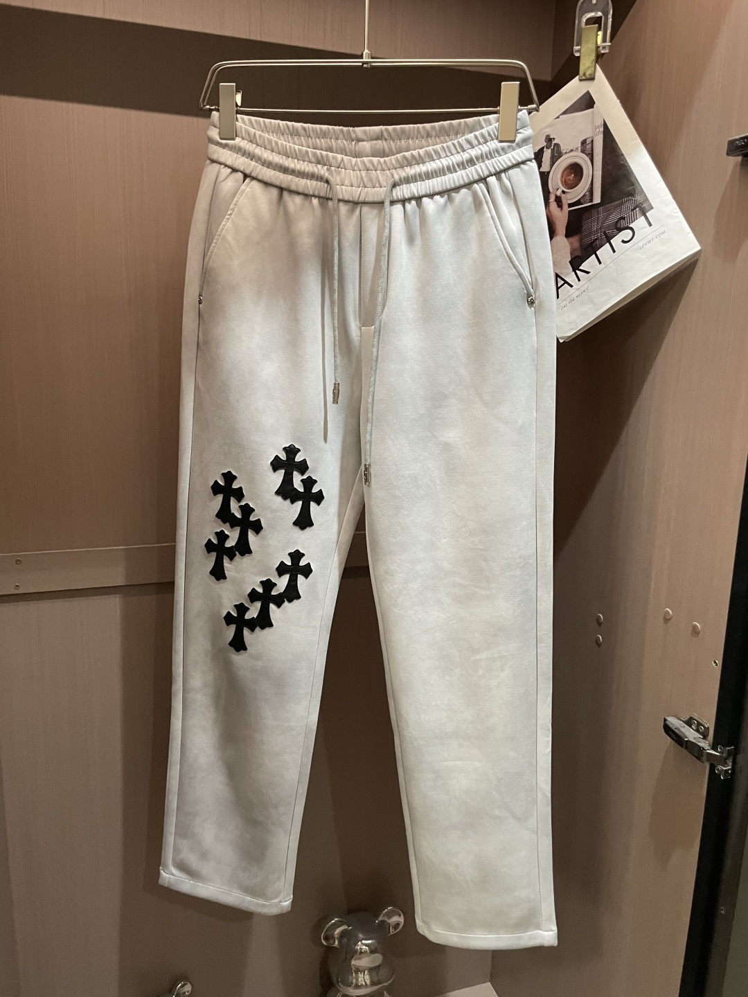 🏊 克罗心 2025秋冬新款休闲裤！官网同步发售。品牌经典LOGO休闲裤 ，定制面料，舒适度极好，手触感
