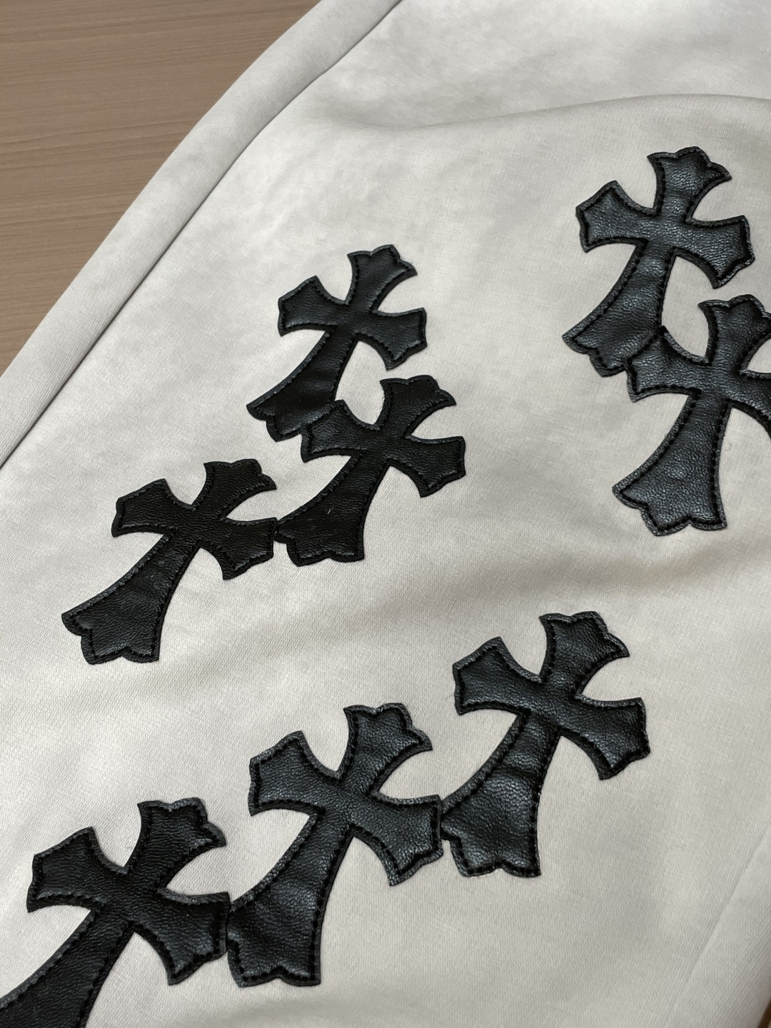 🏊 克罗心 2025秋冬新款休闲裤！官网同步发售。品牌经典LOGO休闲裤 ，定制面料，舒适度极好，手触感