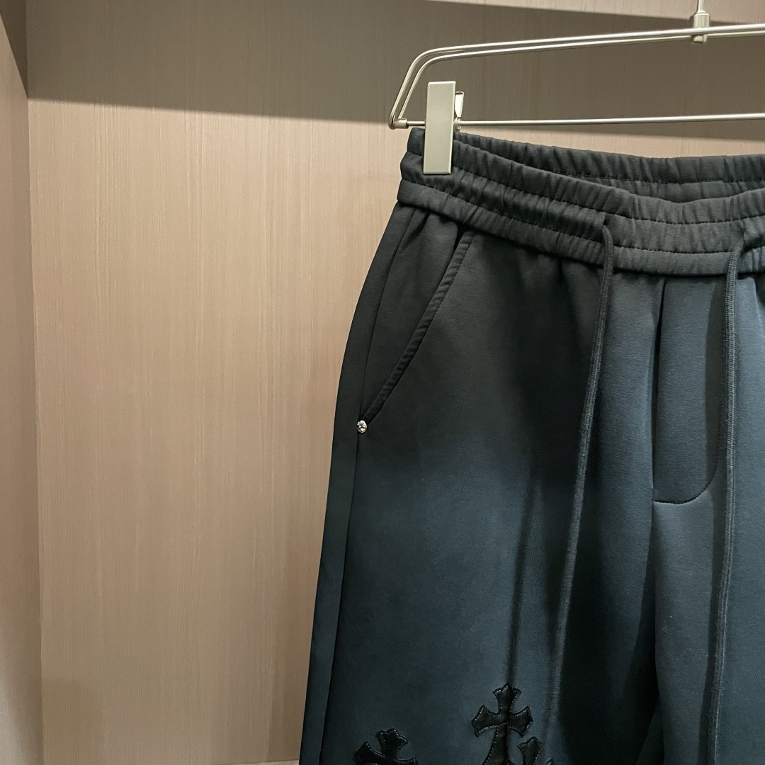 🏊 克罗心 2025秋冬新款休闲裤！官网同步发售。品牌经典LOGO休闲裤 ，定制面料，舒适度极好，手触感