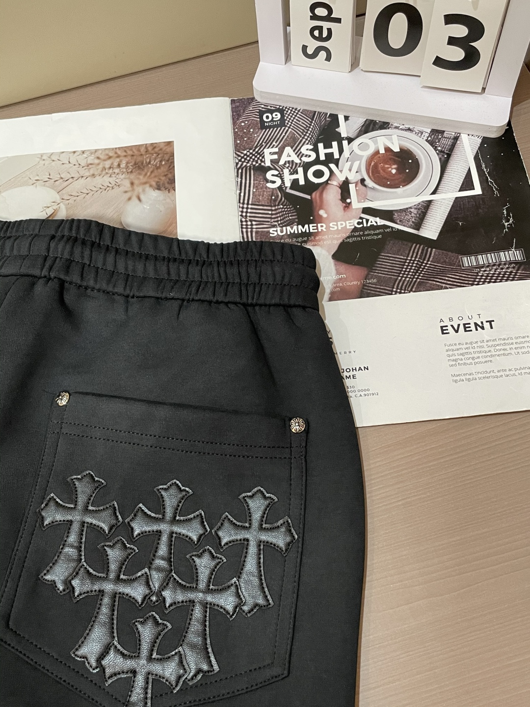 🏊 克罗心 2025秋冬新款休闲裤！官网同步发售。品牌经典LOGO休闲裤 ，定制面料，舒适度极好，手触感