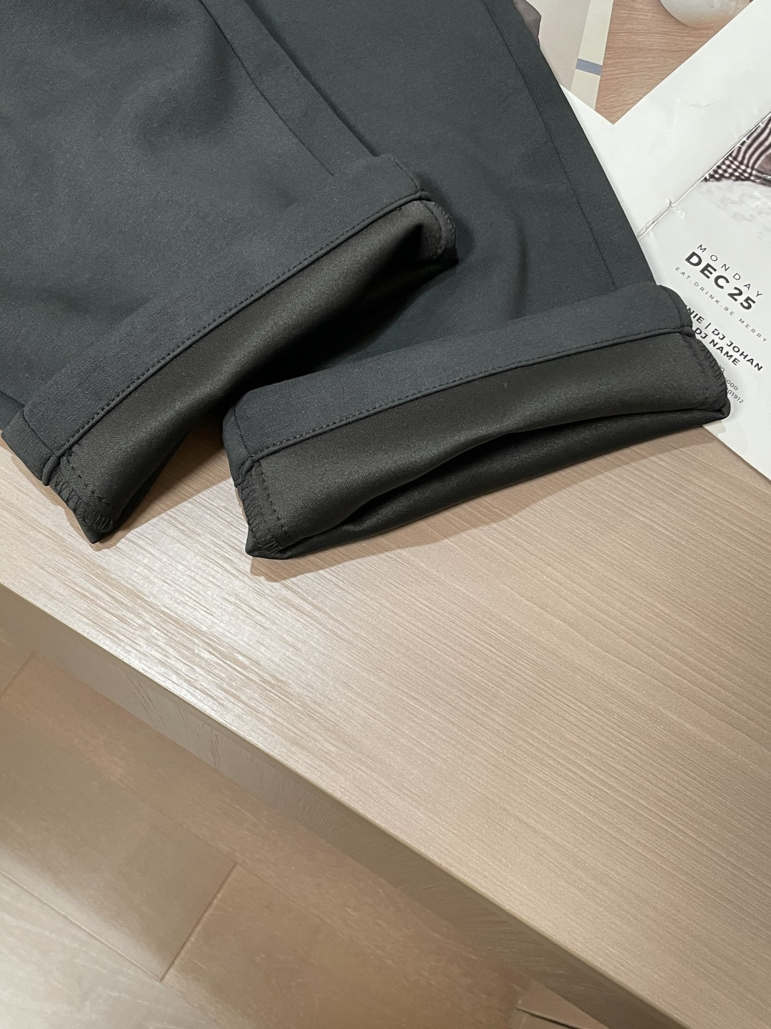 🏊 克罗心 2025秋冬新款休闲裤！官网同步发售。品牌经典LOGO休闲裤 ，定制面料，舒适度极好，手触感