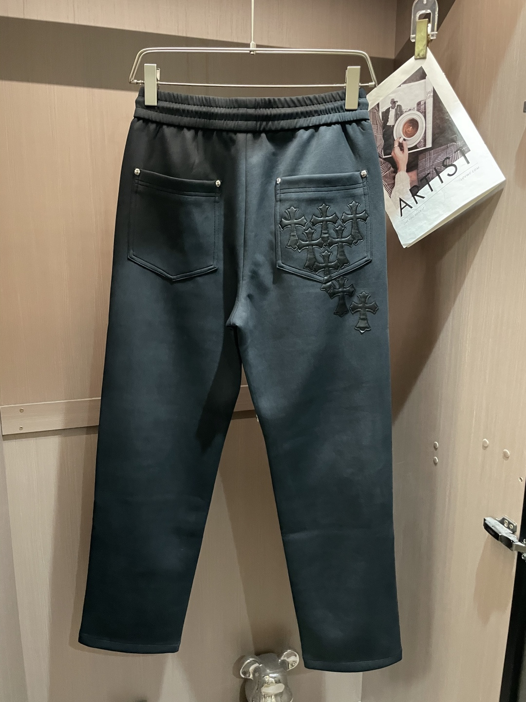 🏊 克罗心 2025秋冬新款休闲裤！官网同步发售。品牌经典LOGO休闲裤 ，定制面料，舒适度极好，手触感