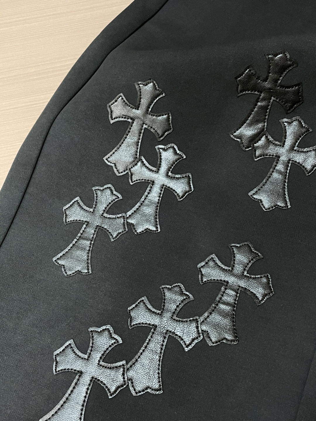 🏊 克罗心 2025秋冬新款休闲裤！官网同步发售。品牌经典LOGO休闲裤 ，定制面料，舒适度极好，手触感