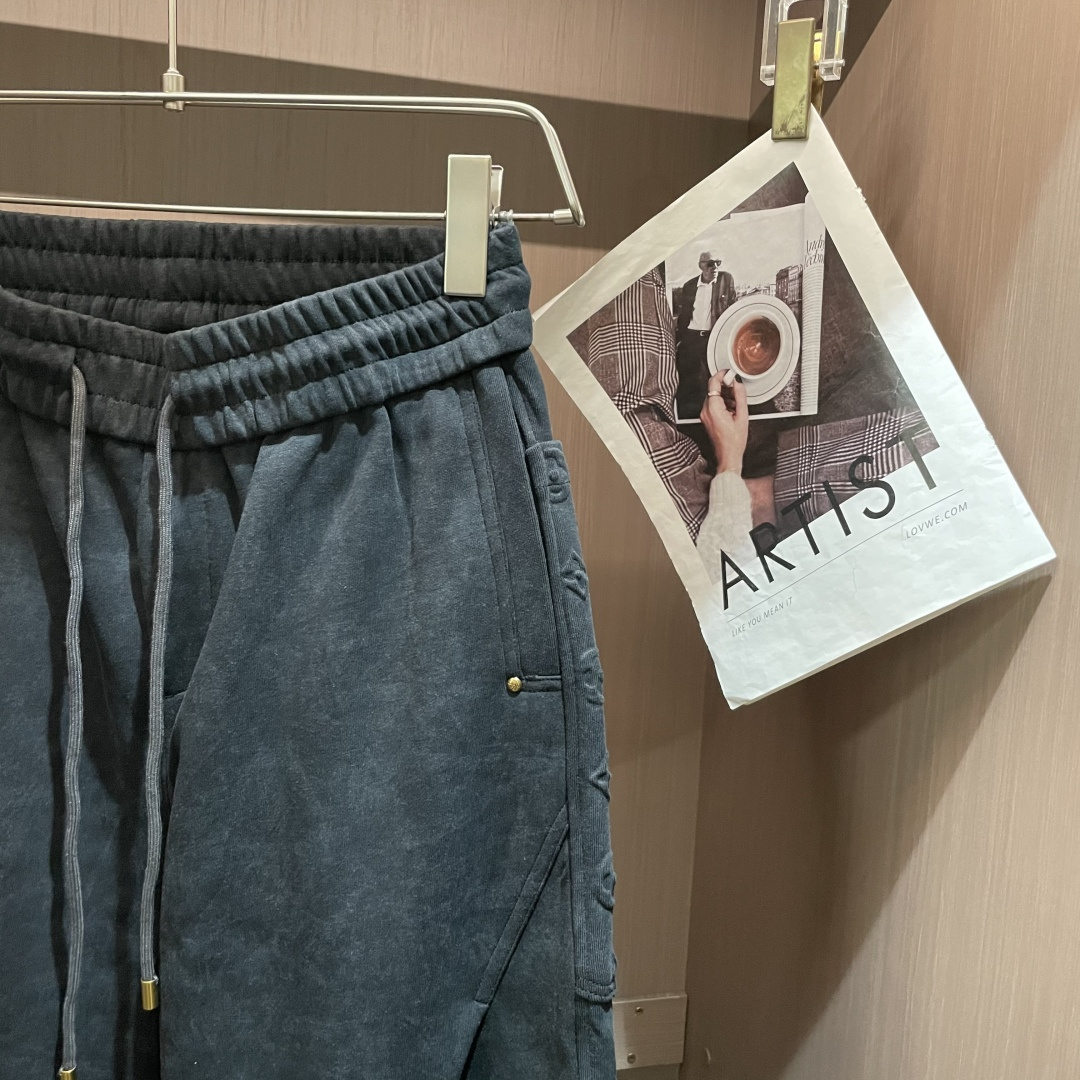 🏊 Lv 2025秋冬新款休闲裤！官网同步发售。品牌经典LOGO休闲裤 ，定制面料，舒适度极好，手触感强