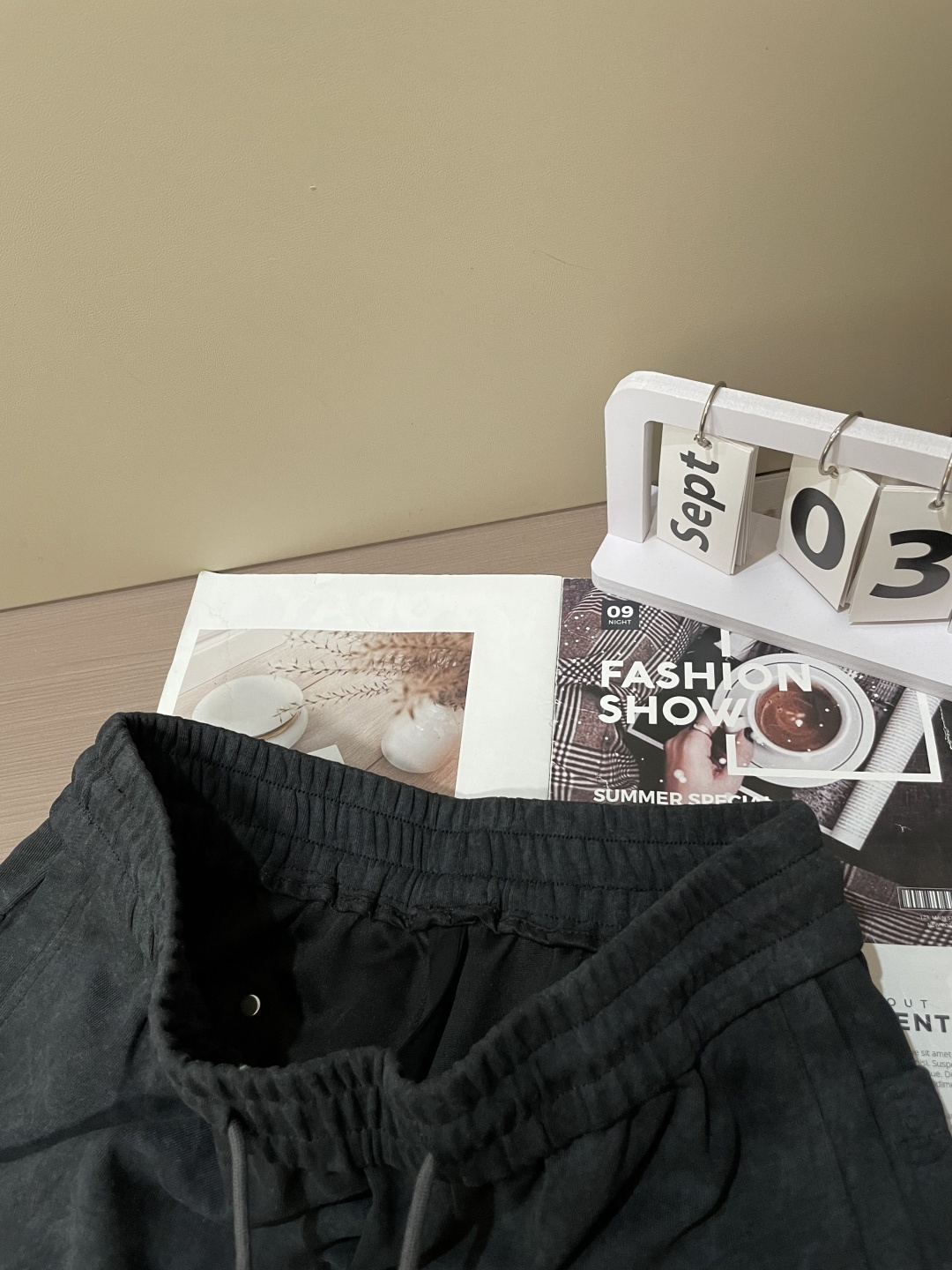 🏊 Lv 2025秋冬新款休闲裤！官网同步发售。品牌经典LOGO休闲裤 ，定制面料，舒适度极好，手触感强